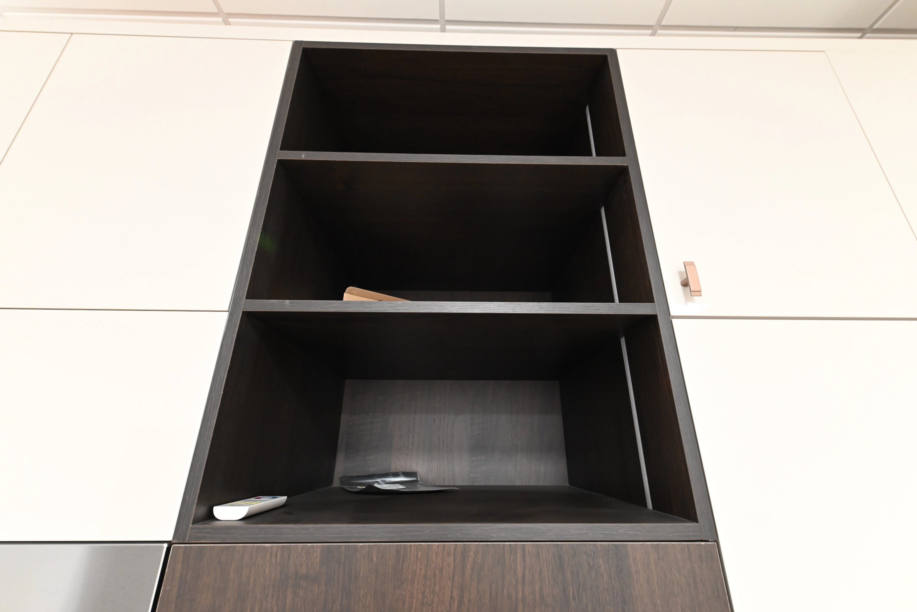 Lusso “Into White” Ultra Modern Showroom Display Kitchen