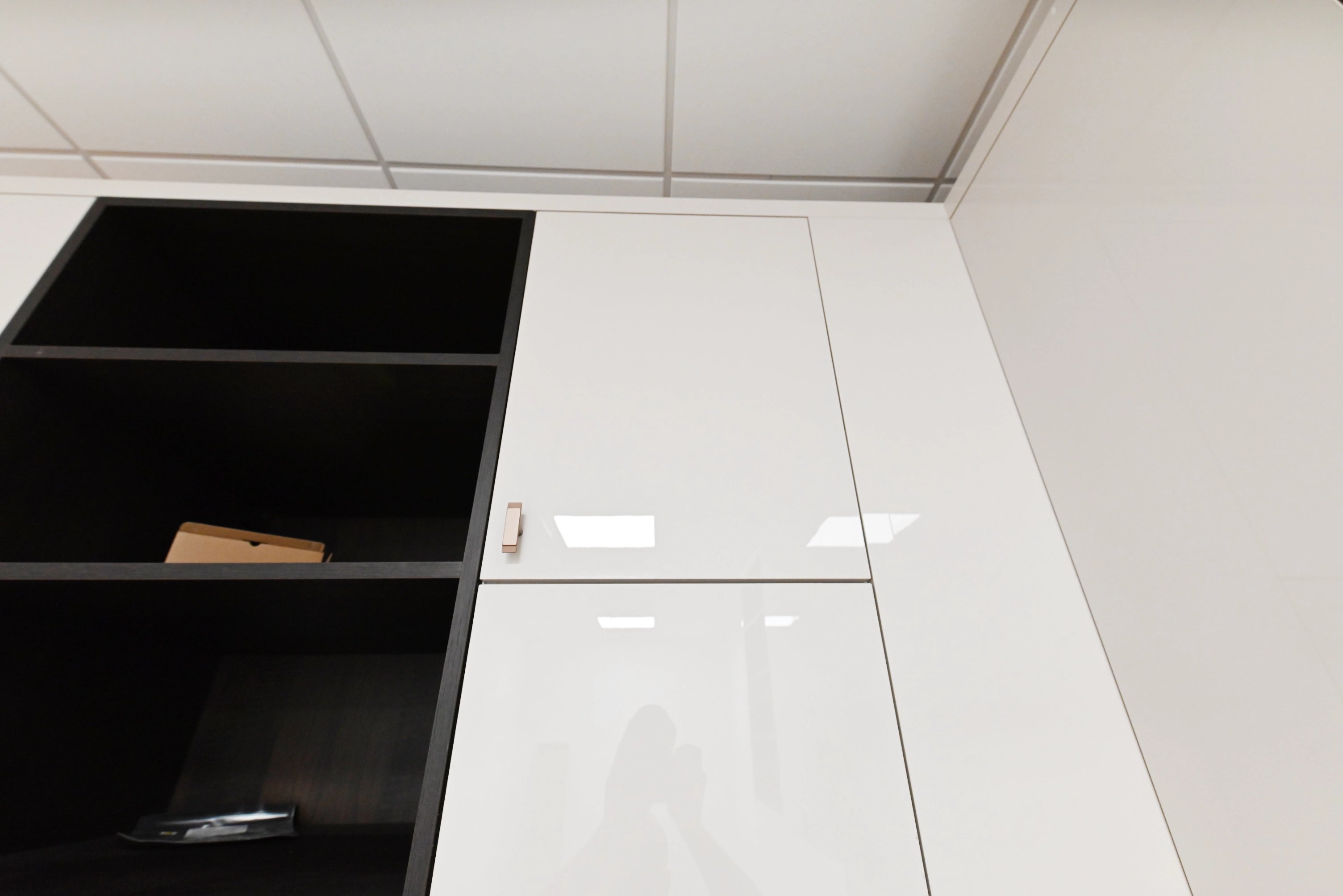 Lusso “Into White” Ultra Modern Showroom Display Kitchen