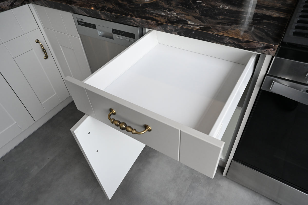 Wren Shaker Classic Cashmere Matte Kitchen