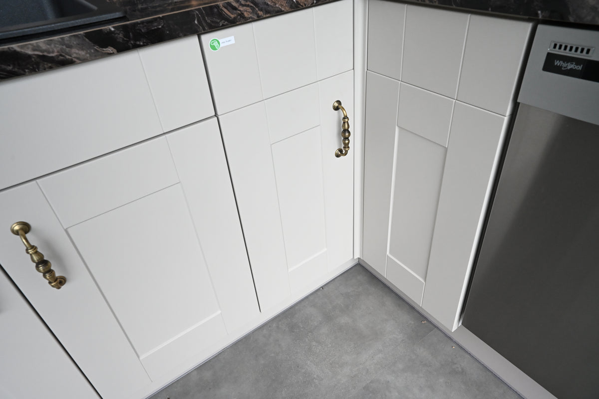 Wren Shaker Classic Cashmere Matte Kitchen