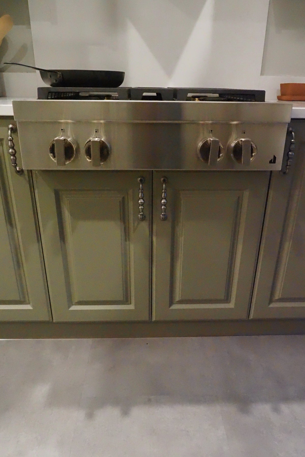Wren Georgian Juratek Olive Green Matte Kitchen