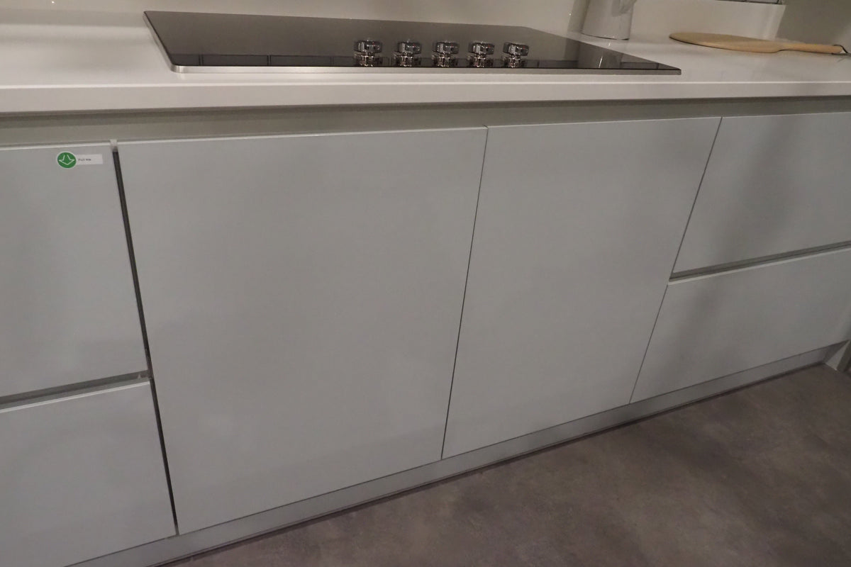 Wren Milano Modern Kitchen with Island & Appliances