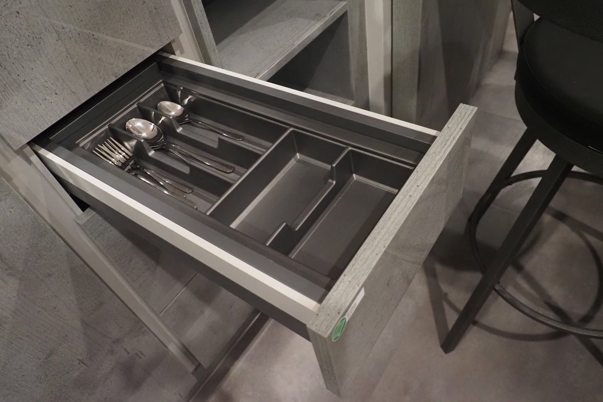 Wren Milano Modern Kitchen with Island & Appliances