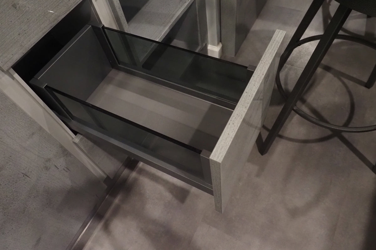 Wren Milano Modern Kitchen with Island & Appliances