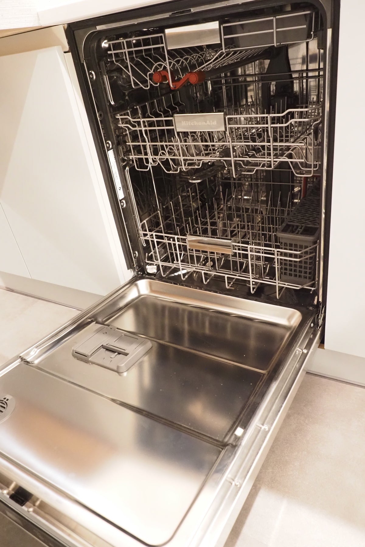 Wren Milano Modern Kitchen with Island & Appliances