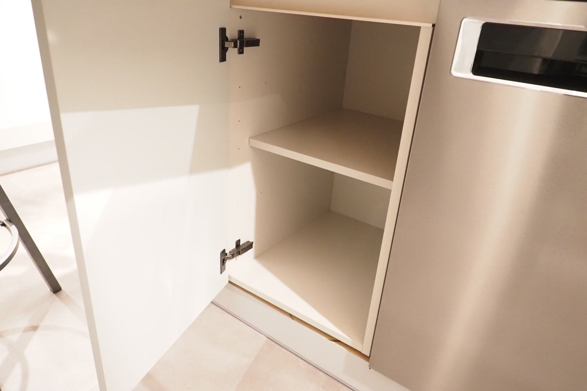 Wren Milano Modern Kitchen with Island & Appliances