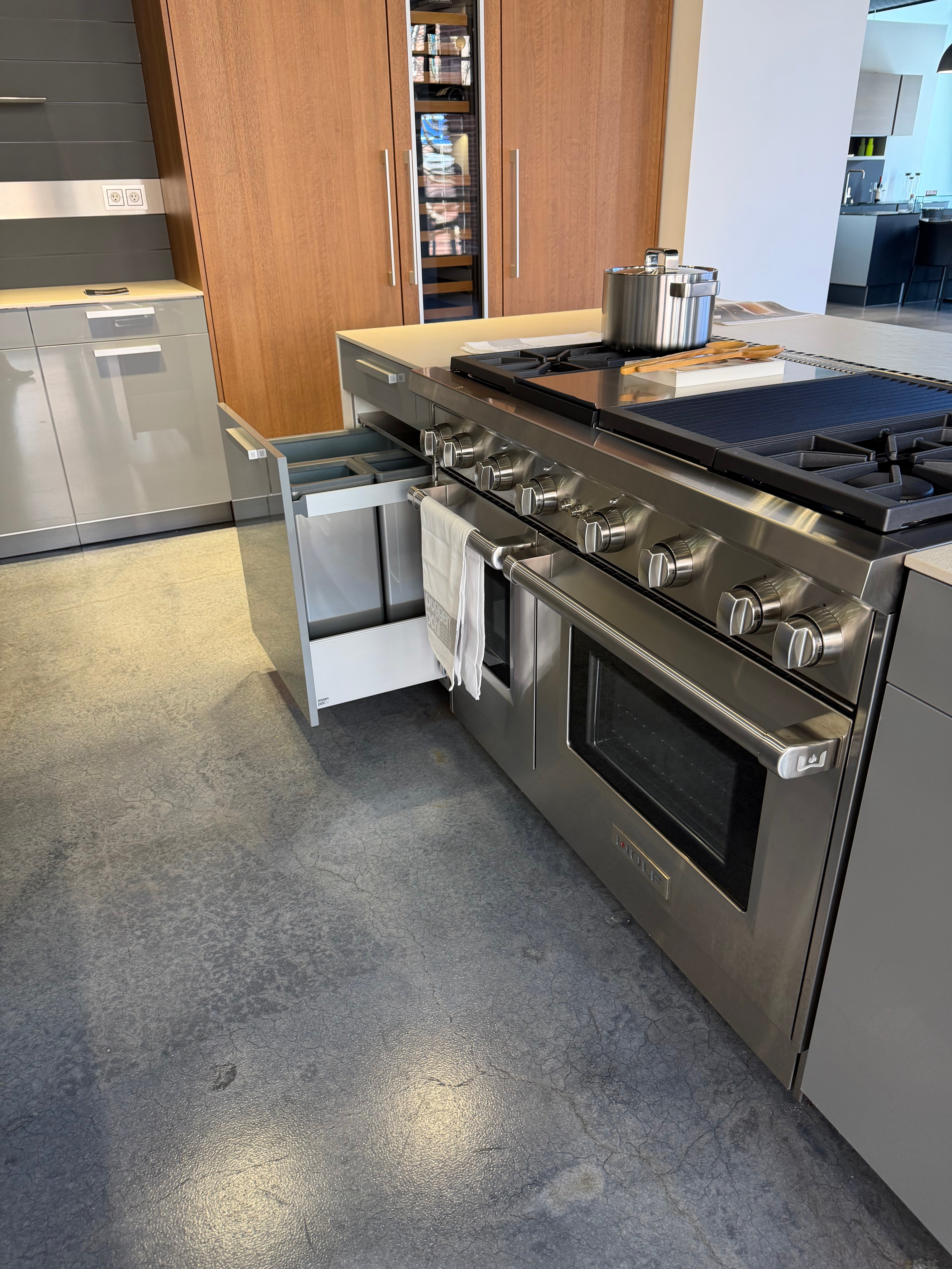 Poggenpohl Artesio Modern Grey & Wood Veneer Kitchen with Wolf & Sub-Zero Appliances