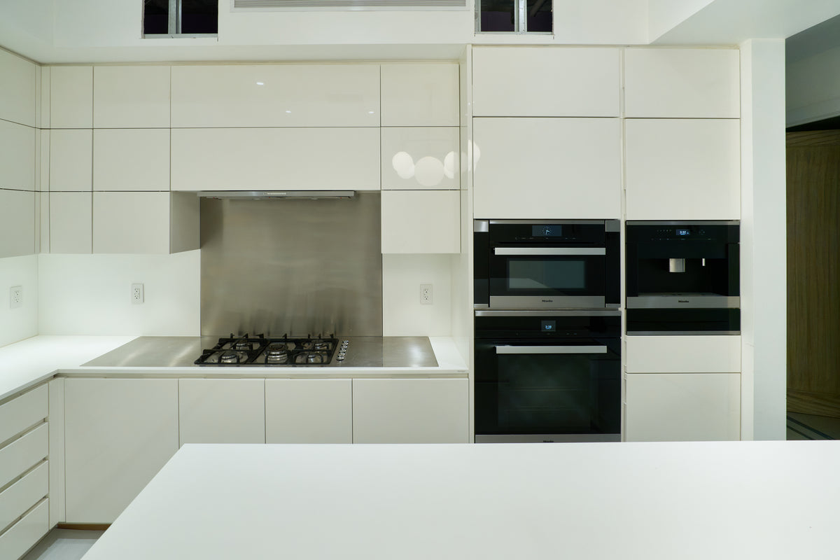 Poliform Modern Glossy White Kitchen with Island & Miele Appliances