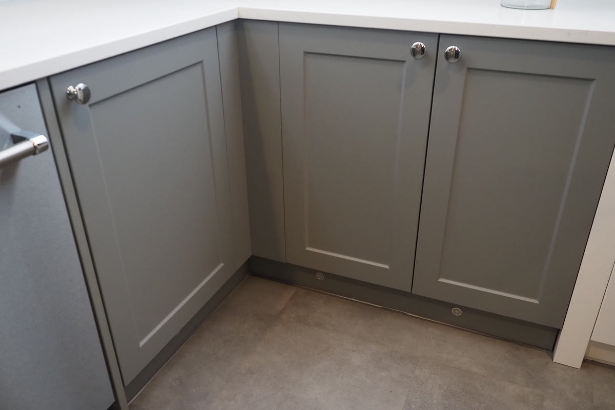 Wren Shaker White & Grey Matte Kitchen with KitchenAid Appliances