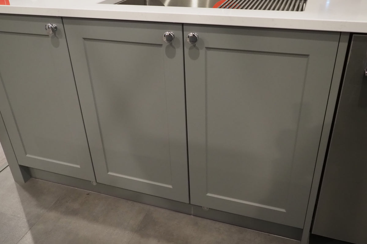 Wren Shaker White & Grey Matte Kitchen with KitchenAid Appliances