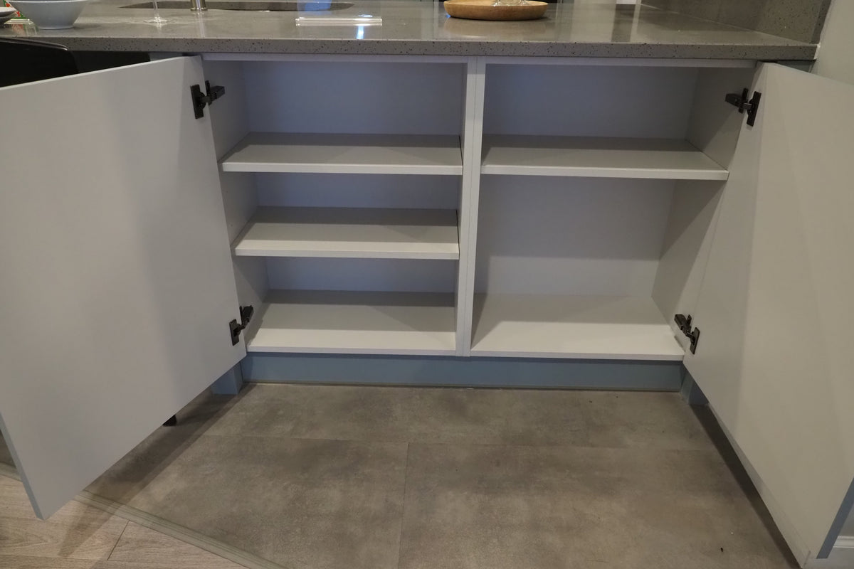 Wren Shaker Sage Green Matte Kitchen with Appliances