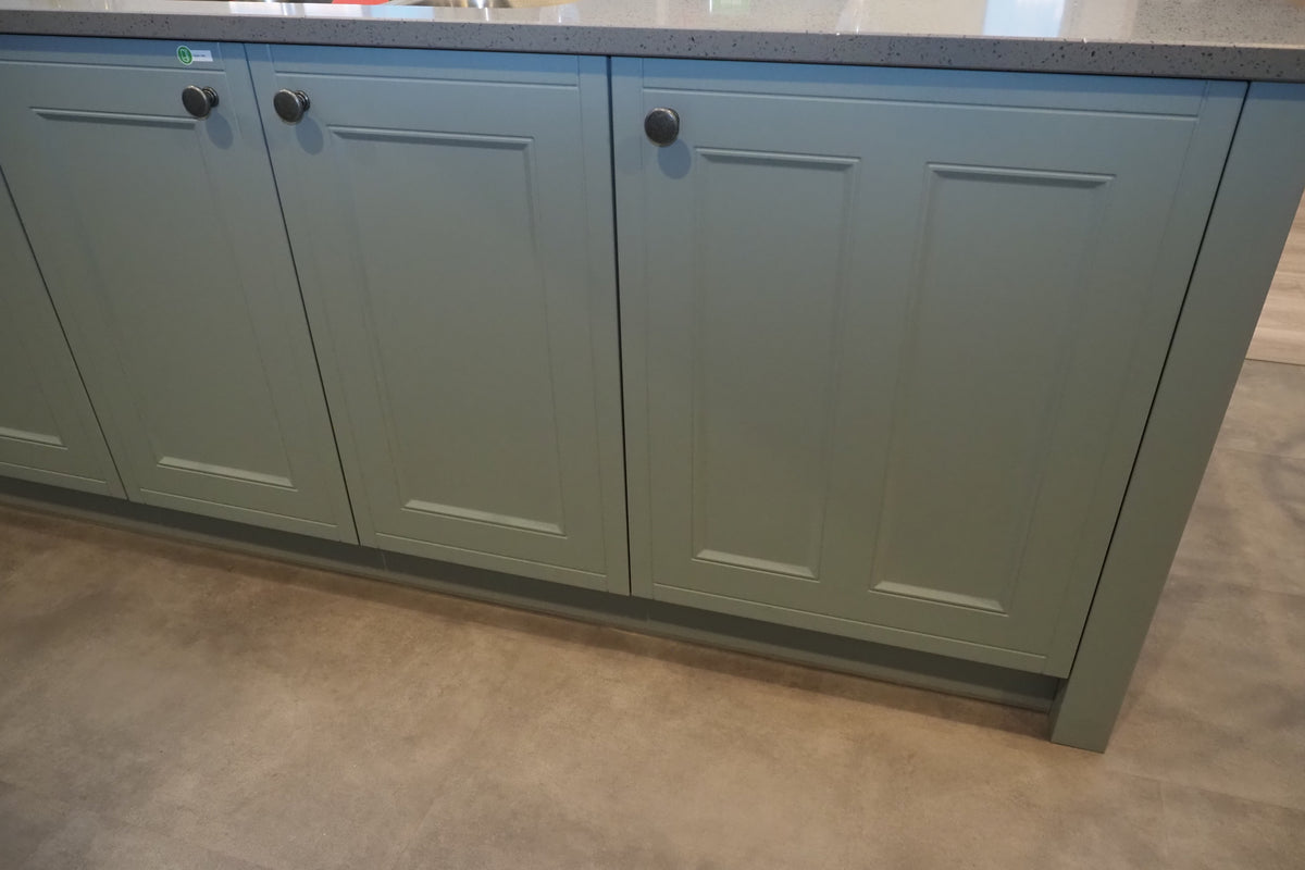 Wren Shaker Sage Green Matte Kitchen with Appliances