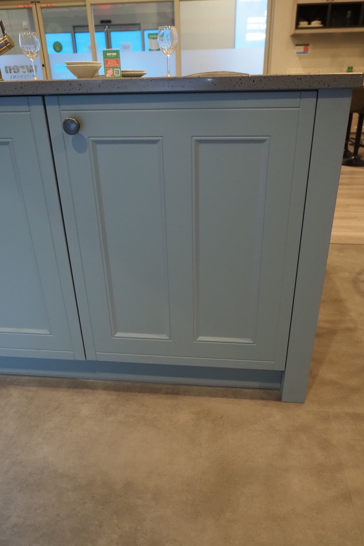 Wren Shaker Sage Green Matte Kitchen with Appliances