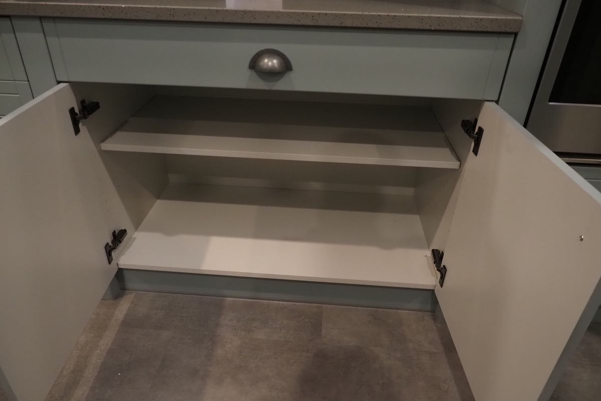Wren Shaker Sage Green Matte Kitchen with Appliances