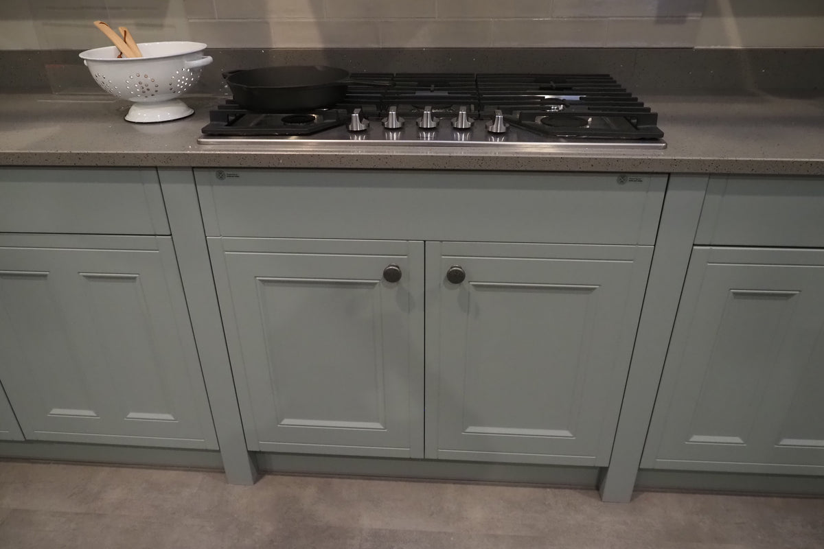 Wren Shaker Sage Green Matte Kitchen with Appliances