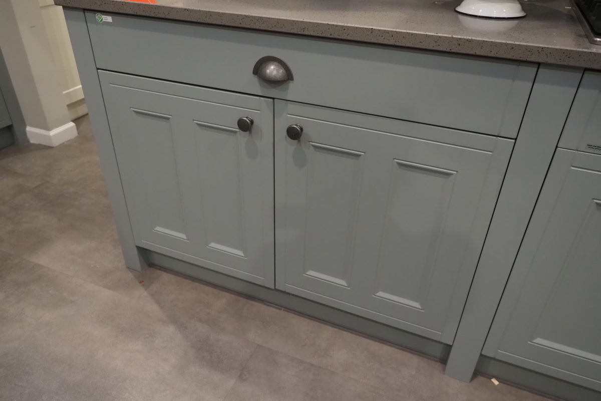 Wren Shaker Sage Green Matte Kitchen with Appliances