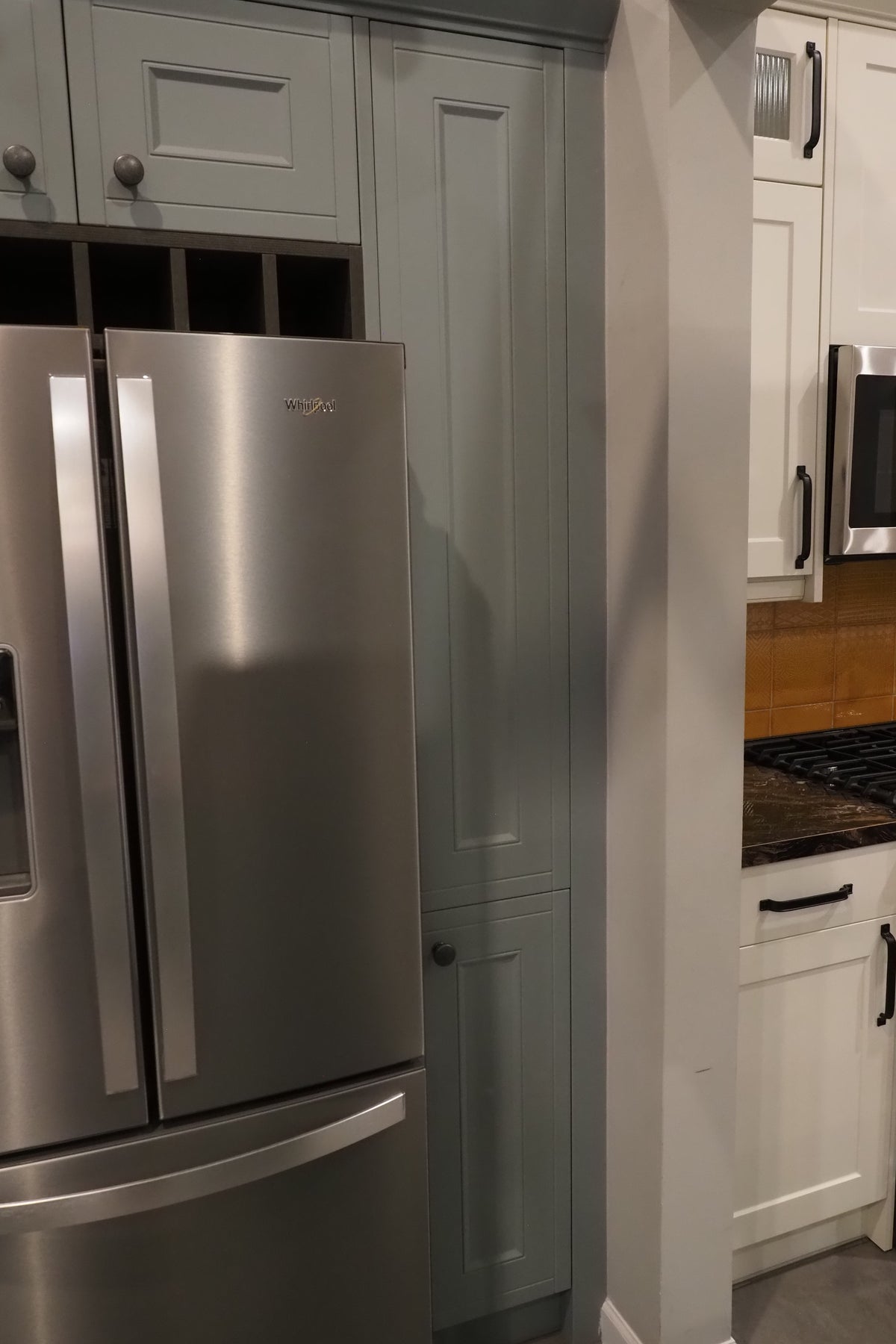 Wren Shaker Sage Green Matte Kitchen with Appliances