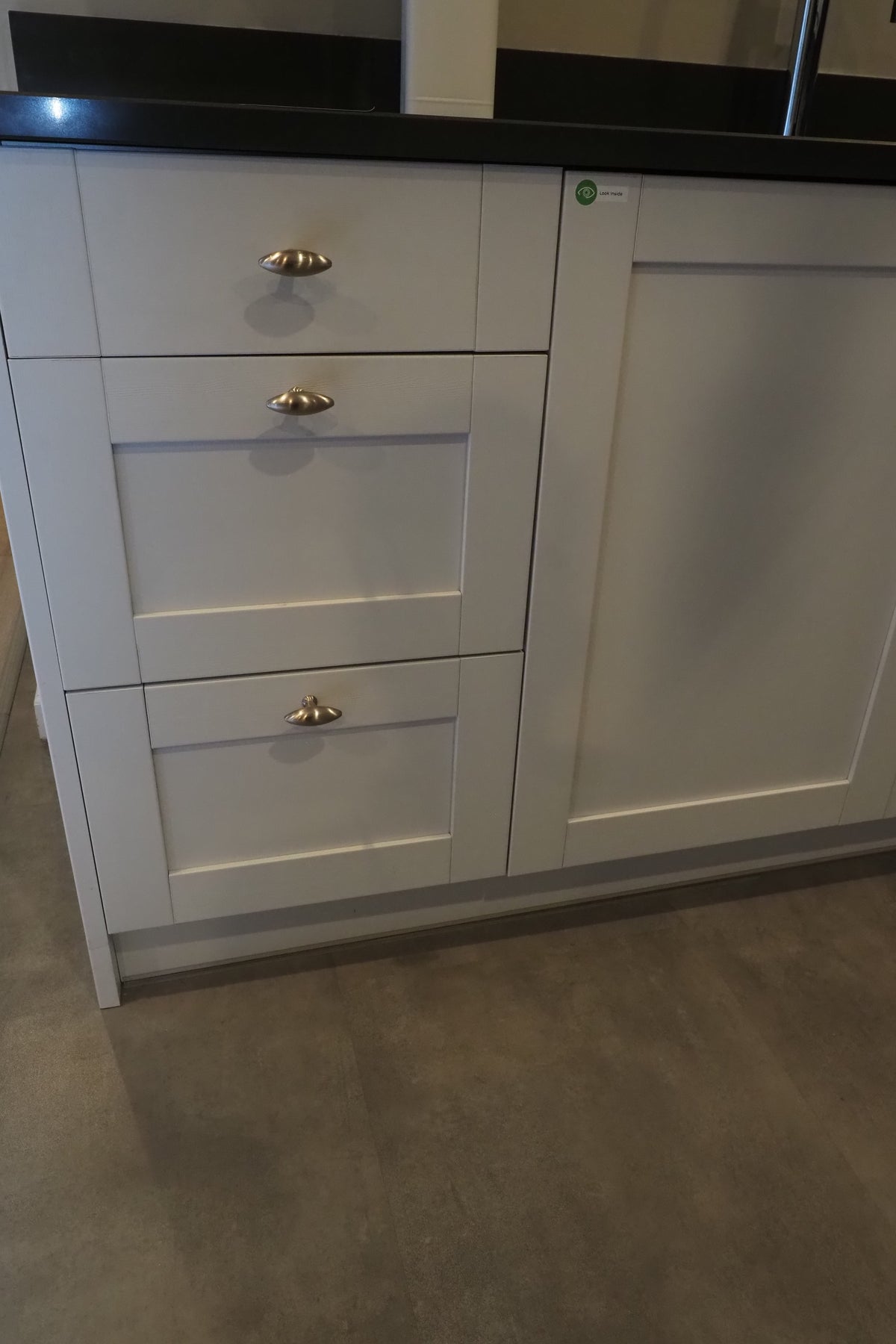Wren Shaker Forest Classic Chalk White Grain Kitchen