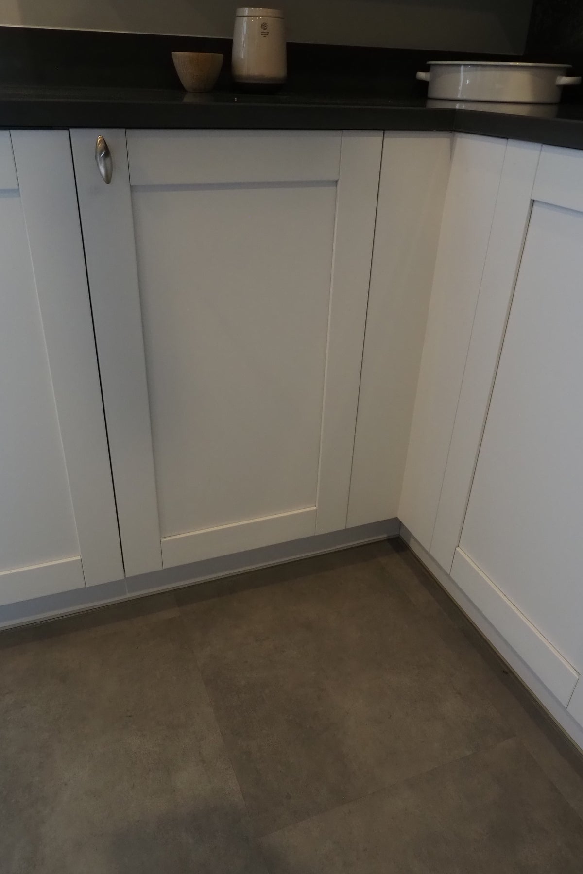 Wren Shaker Forest Classic Chalk White Grain Kitchen