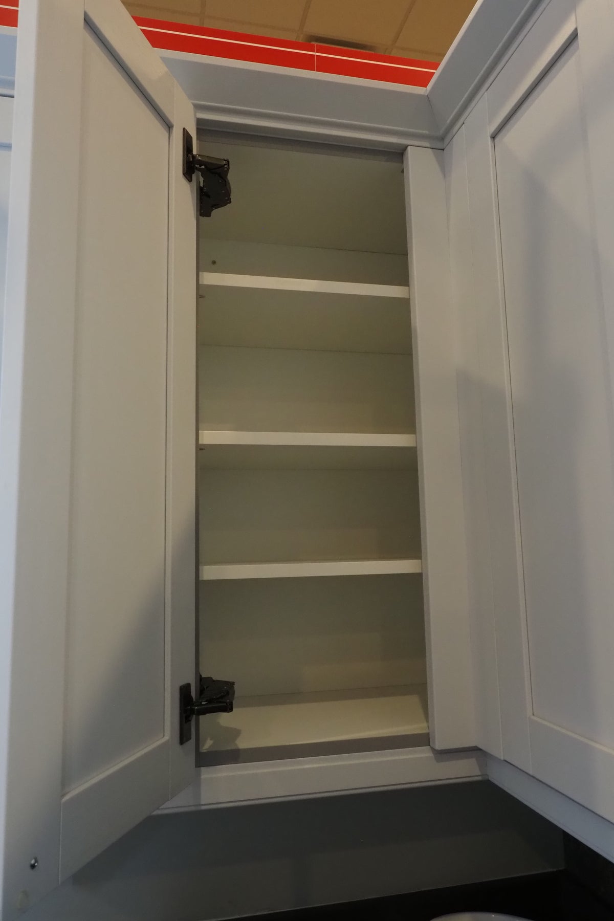 Wren Shaker Forest Classic Chalk White Grain Kitchen