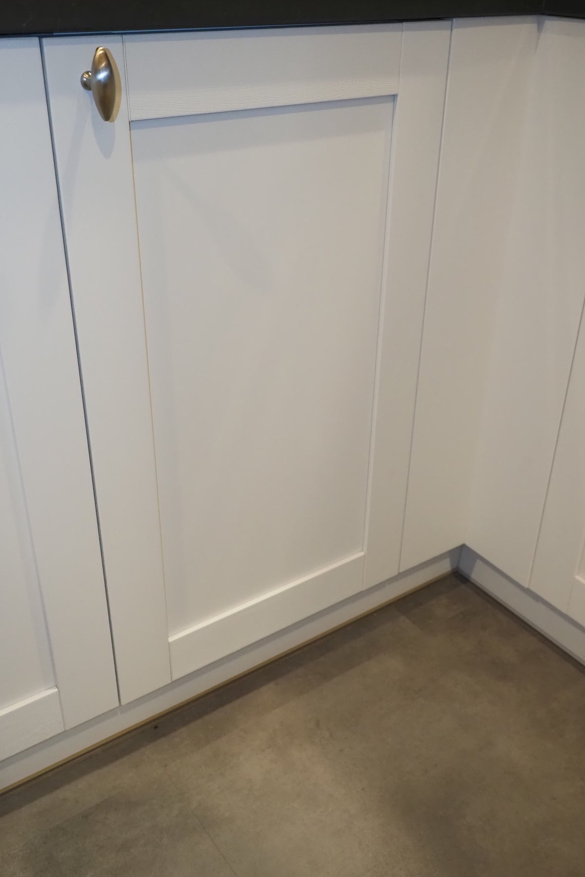 Wren Shaker Forest Classic Chalk White Grain Kitchen