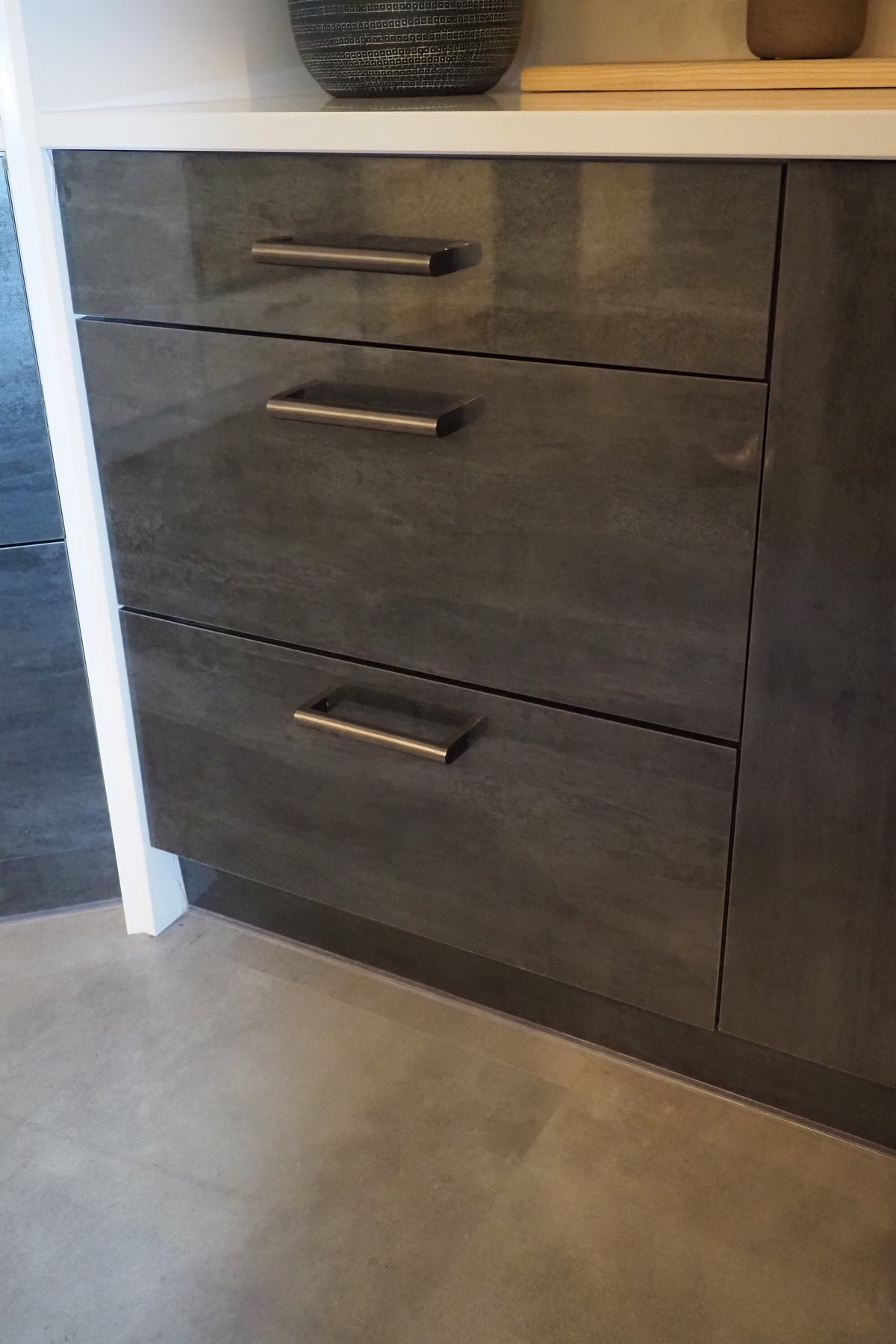 Wren Ultra & Elements Bianco and Metallic Slate Gloss Kitchen