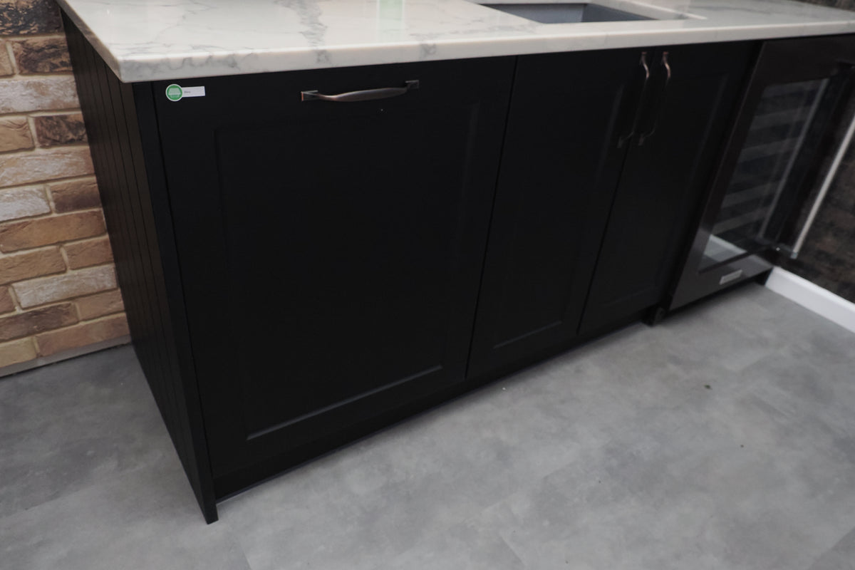 Wren Shaker Chelsea Juratek Black Kitchen with Island