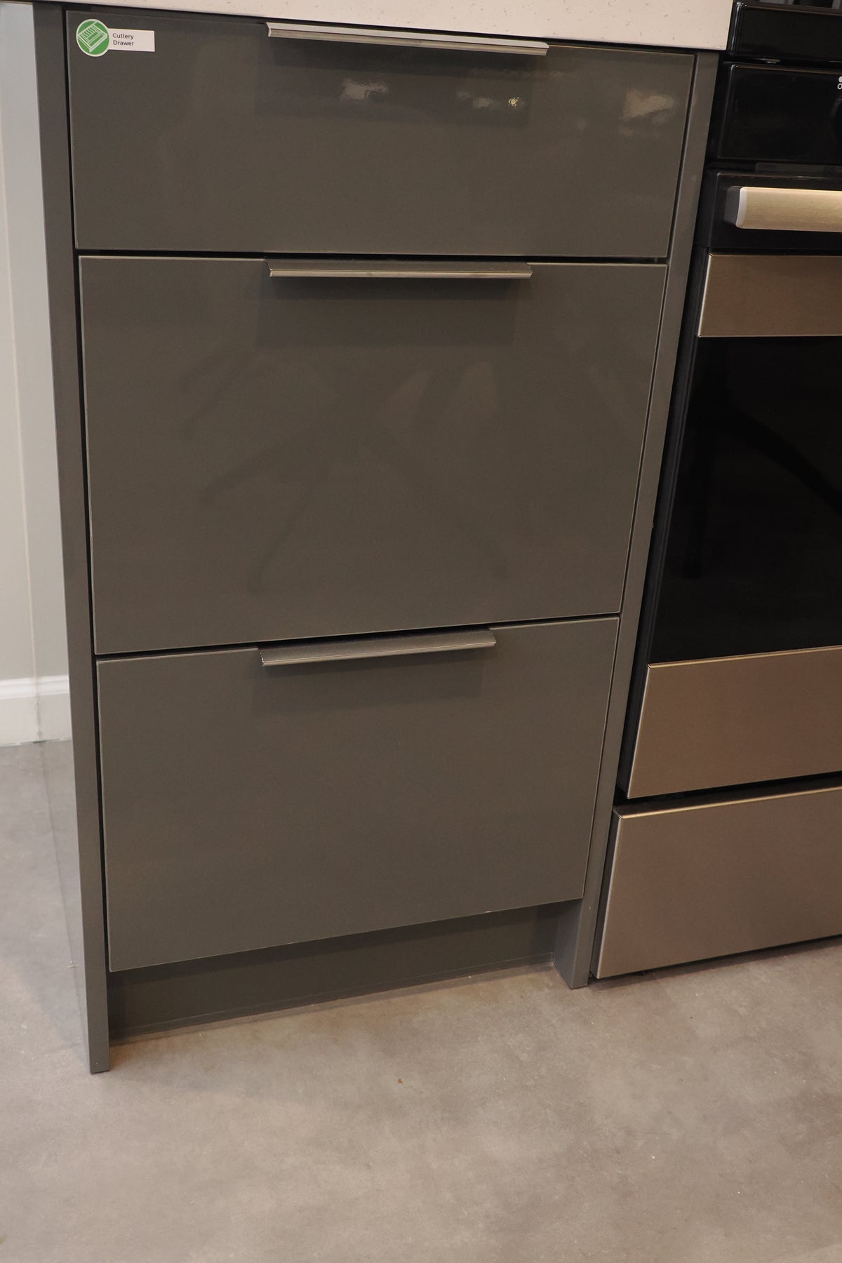 Wren Autograph Lava Gray Gloss Kitchen