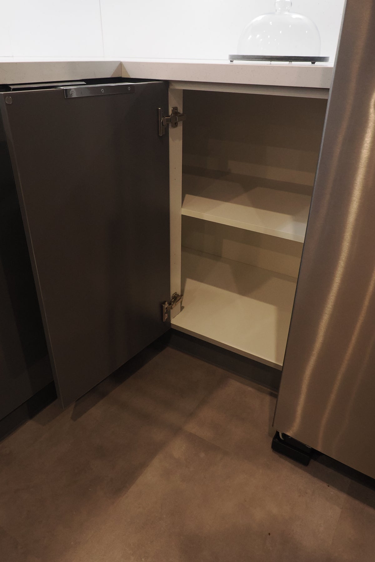 Wren Autograph Lava Gray Gloss Kitchen