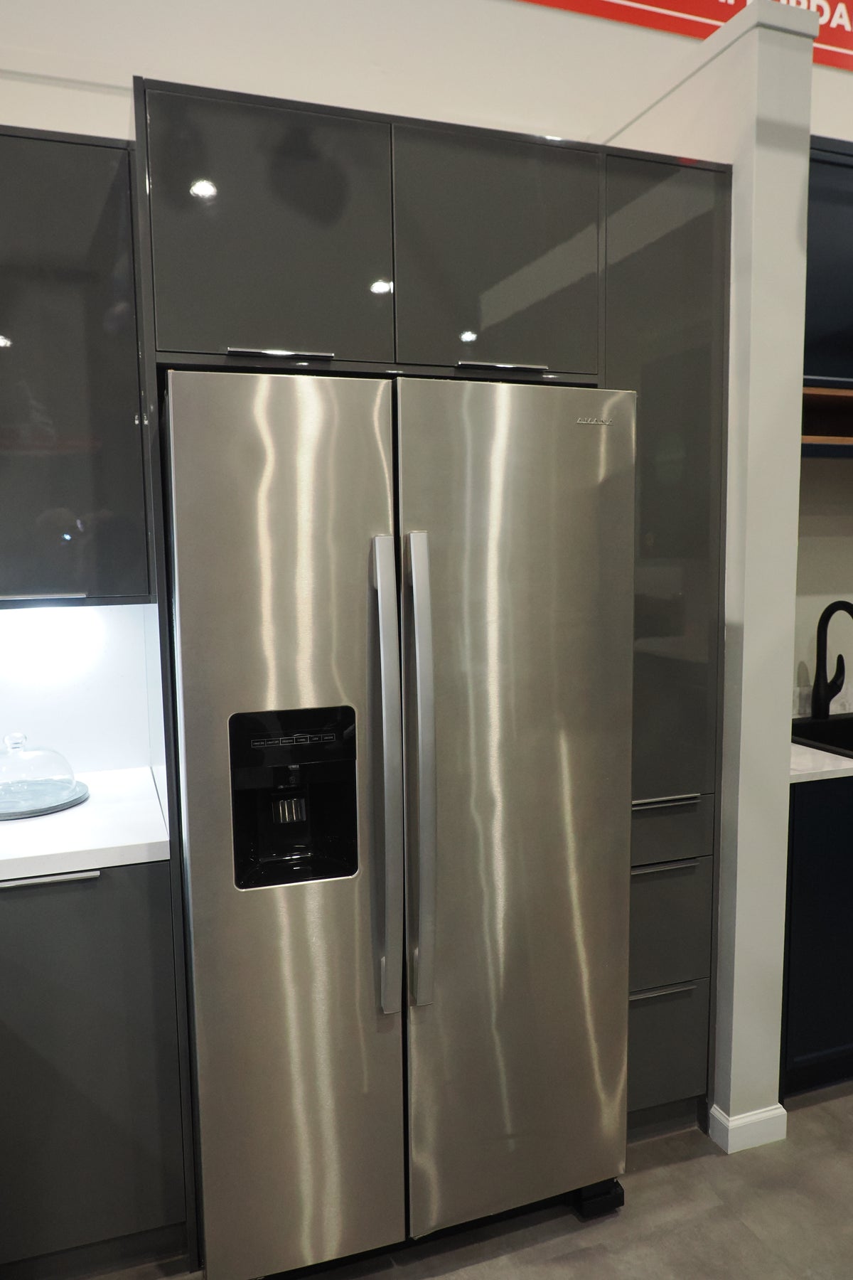 Wren Autograph Lava Gray Gloss Kitchen