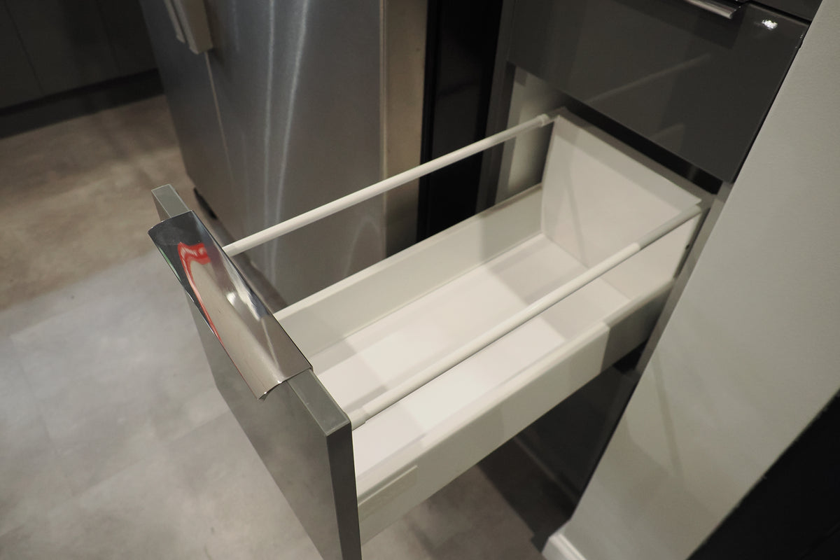 Wren Autograph Lava Gray Gloss Kitchen