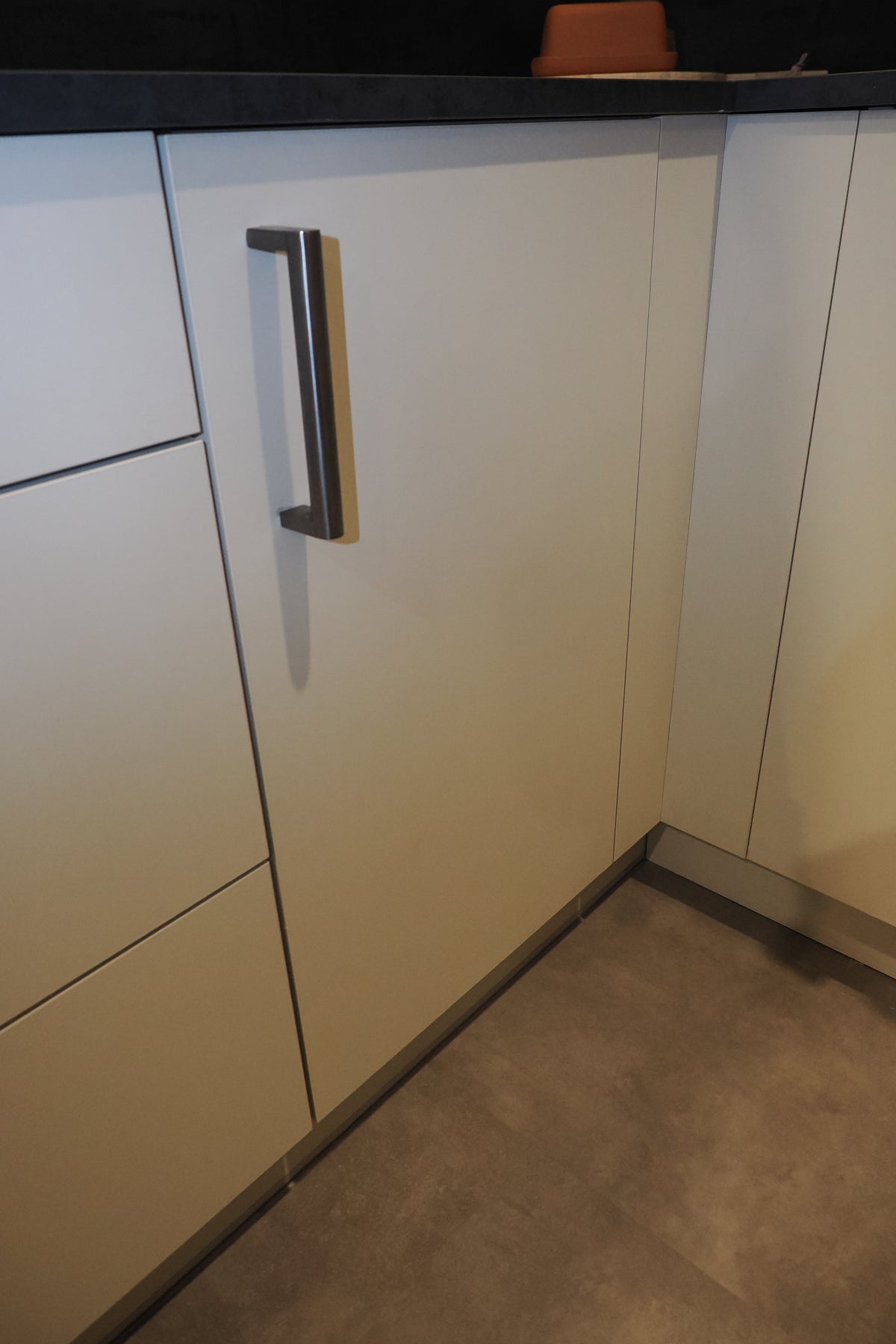 Wren Autograph Pebble Gray Matte Kitchen