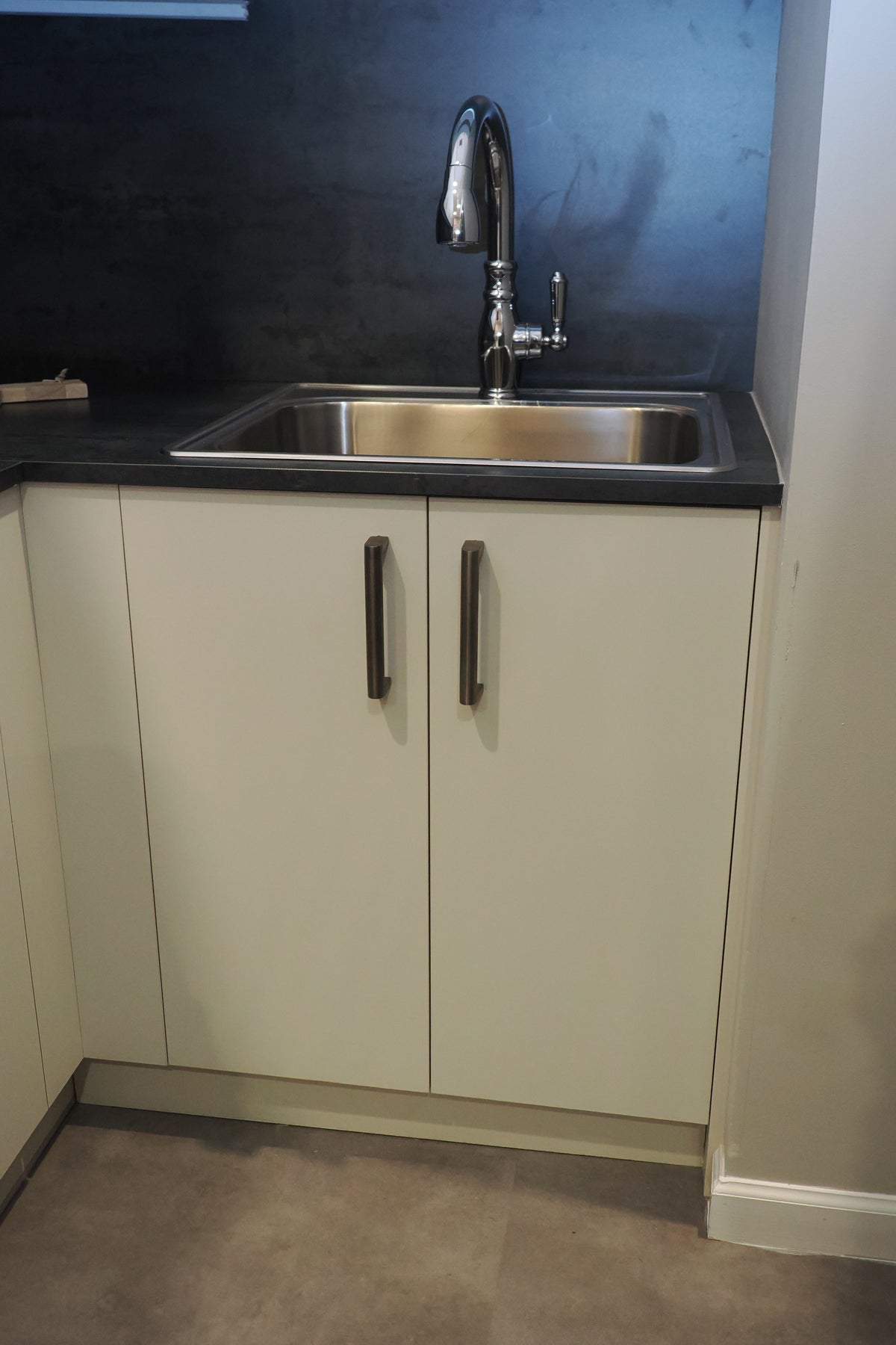 Wren Autograph Pebble Gray Matte Kitchen