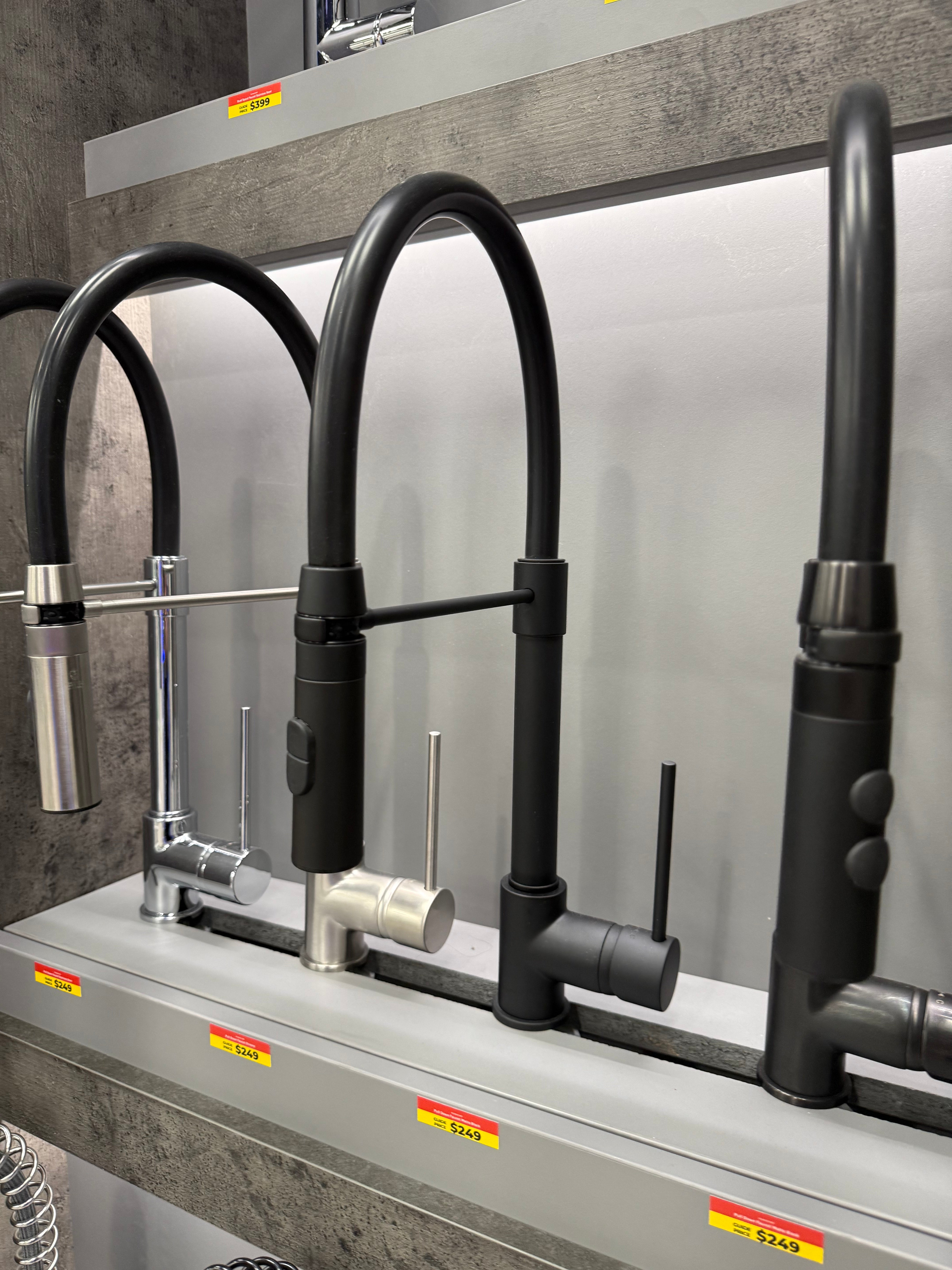 Single Lever Pull Out Kitchen Faucet in Matte Black