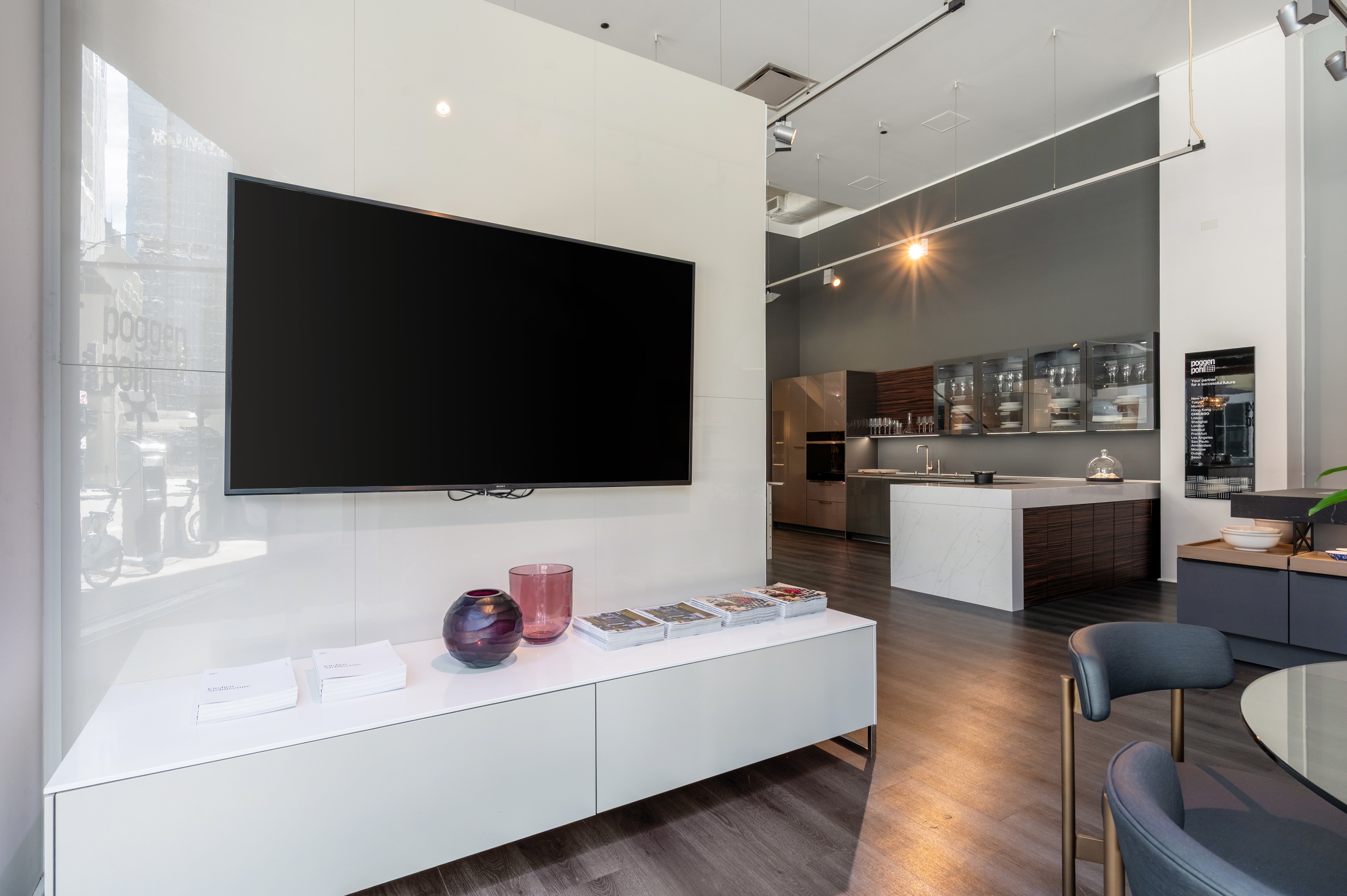 Poggenpohl Glossy White Modern Entertainment Wall with Storage