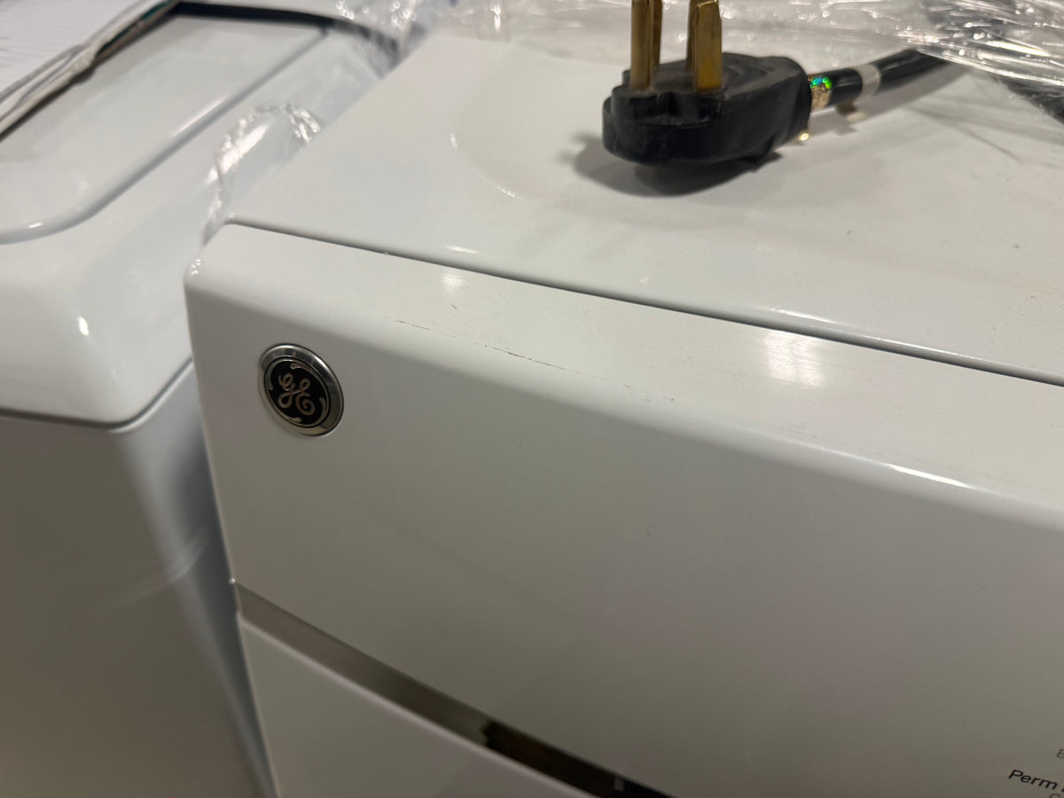 GE GFDS170EHWW 27" White Electric Dryer