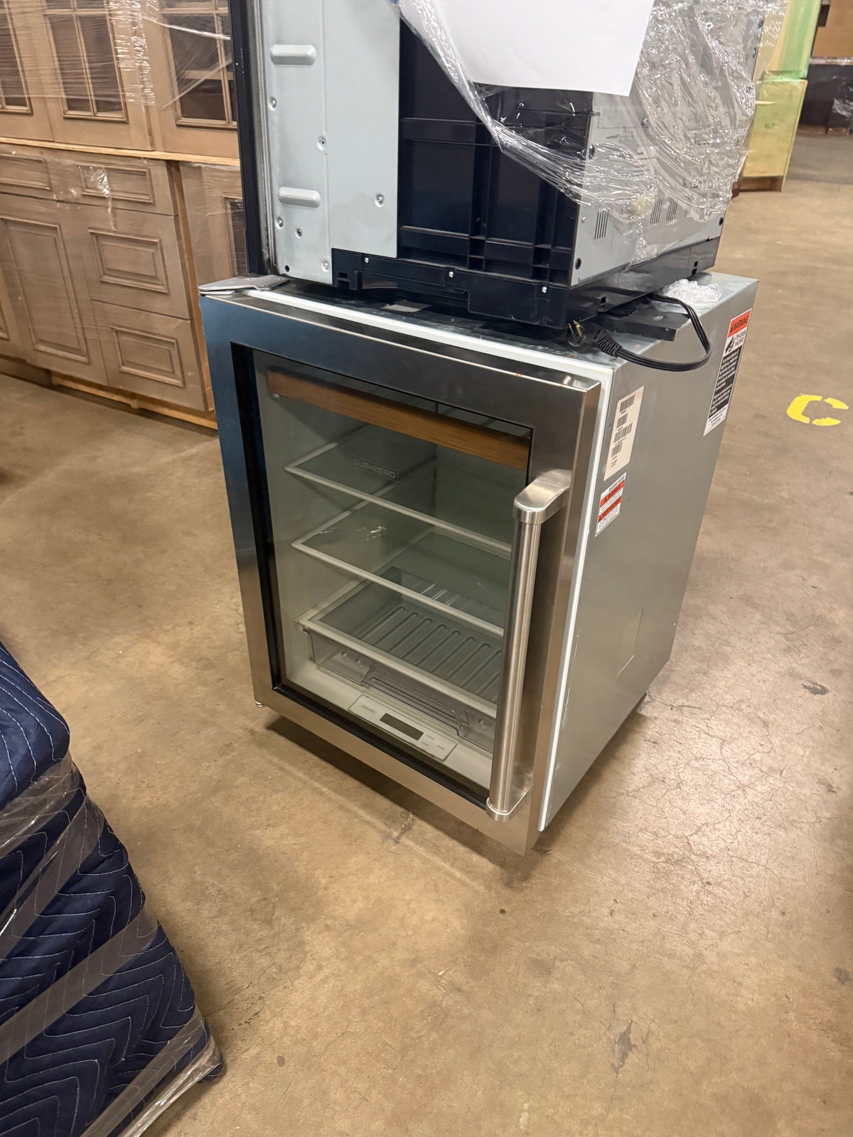 Sub Zero 24 inch undercounter glass door beverage center UC 24BG S PH LH