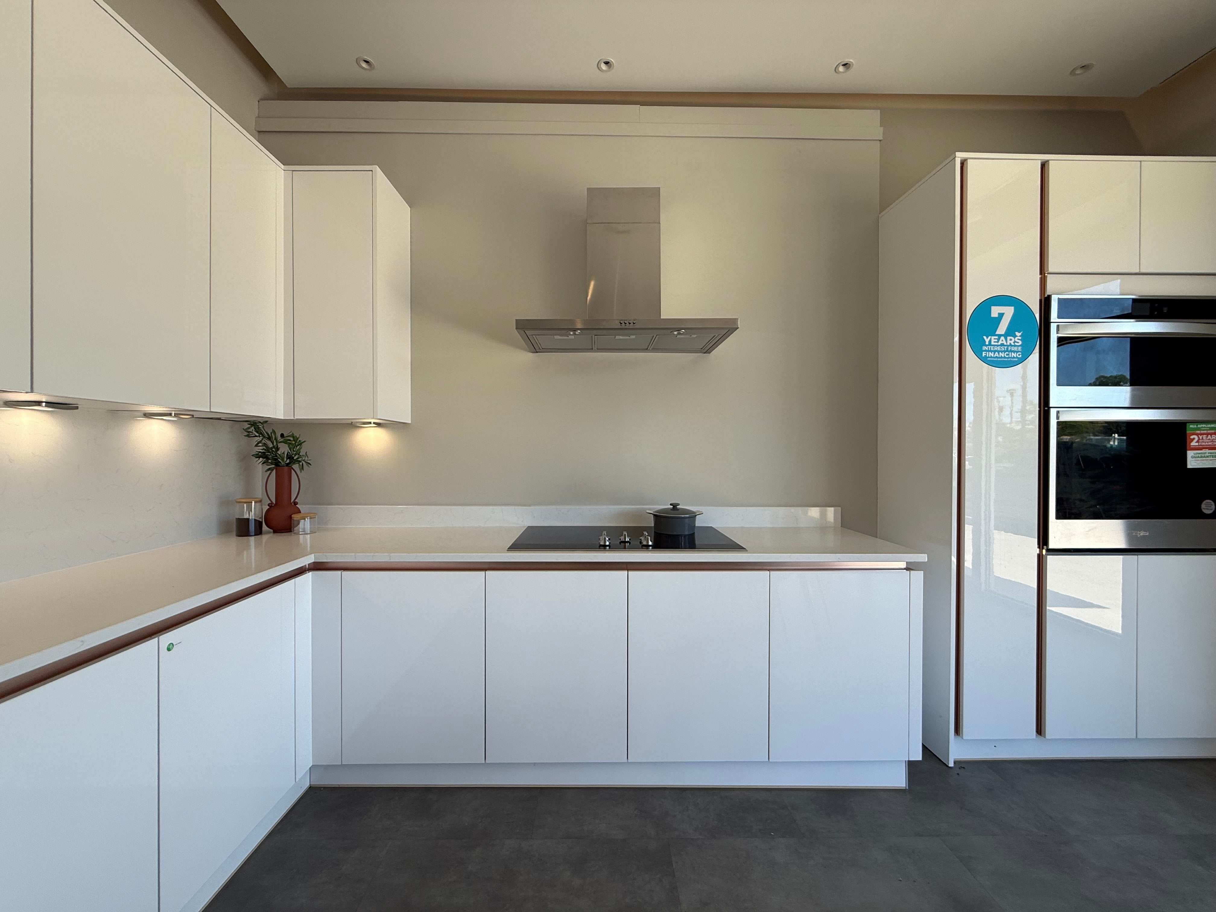Wren Milano Ultra Bianco Glass Kitchen