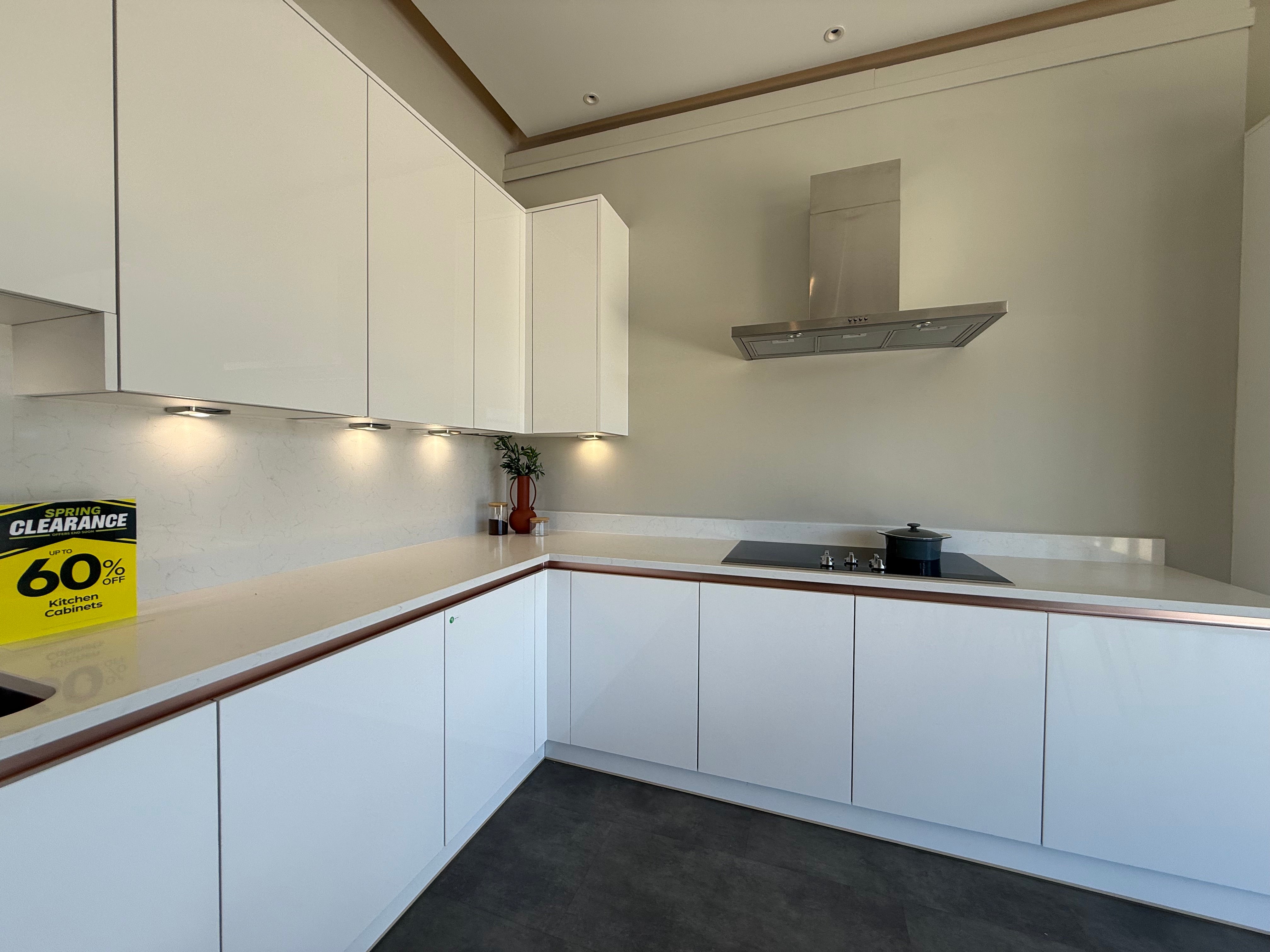Wren Milano Ultra Bianco Glass Kitchen