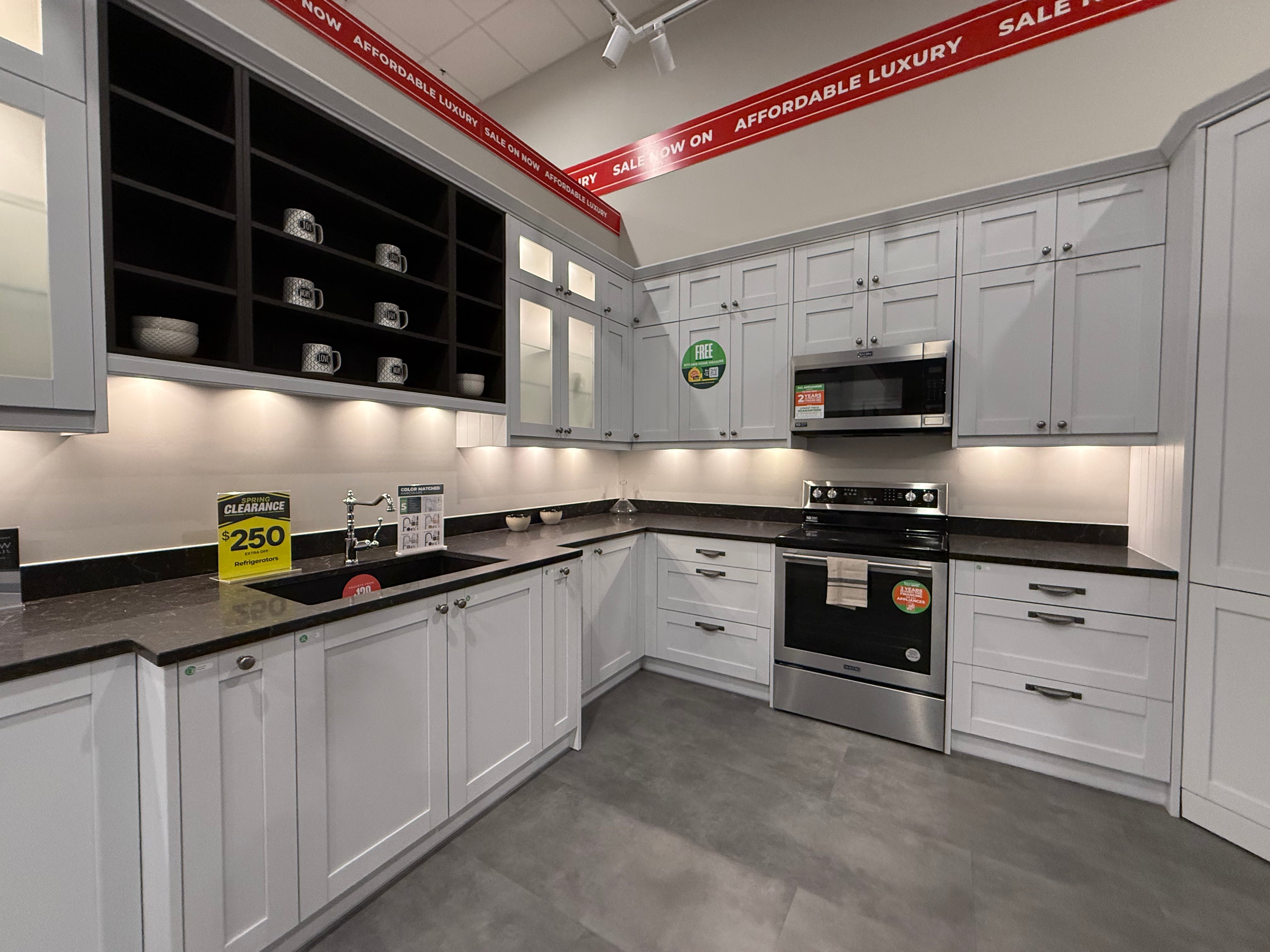 Wren Shaker Forest Classic Chalk White Grain Kitchen
