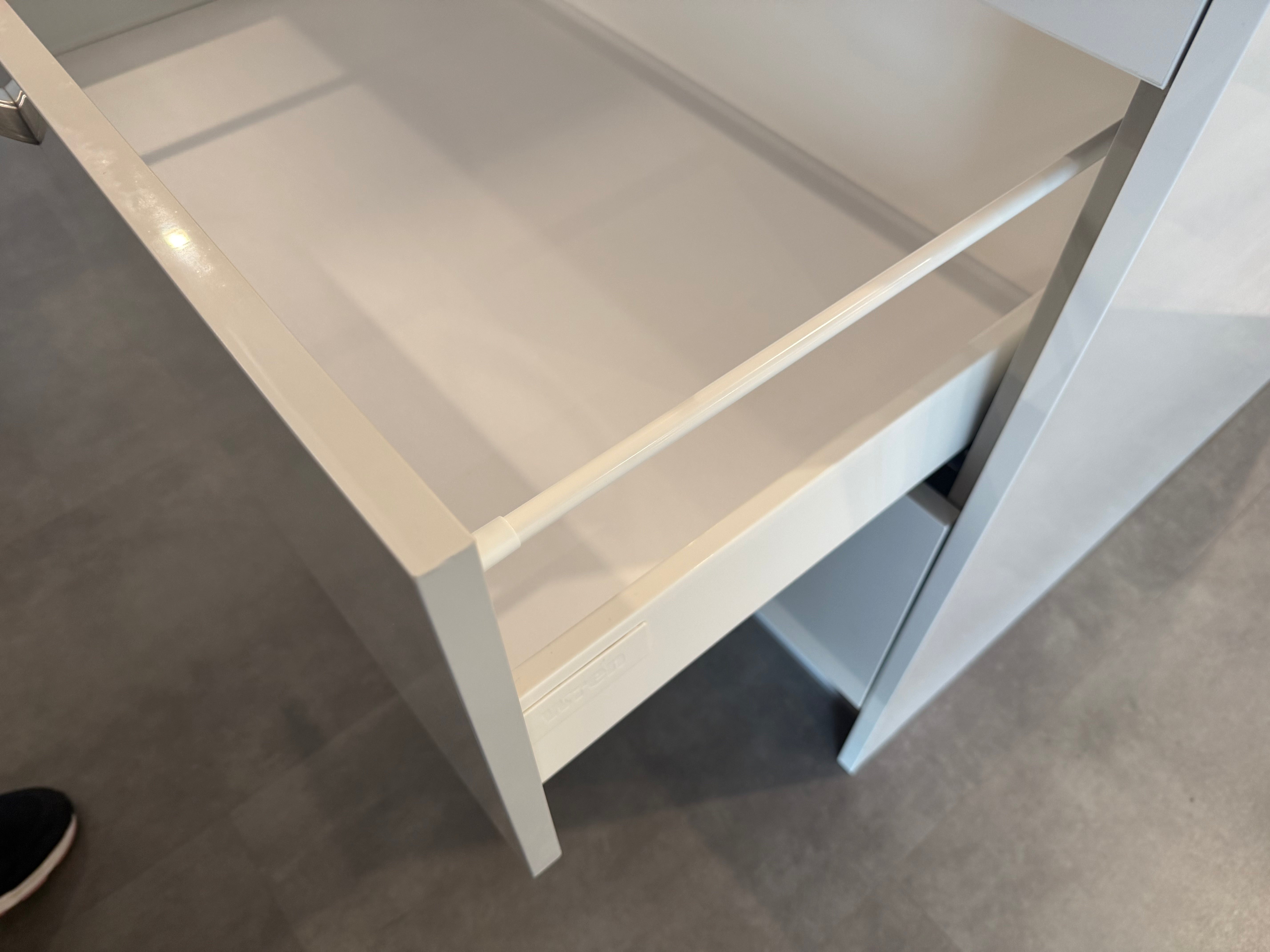 Wren Autograph Pebble Gray Gloss Kitchen with Island