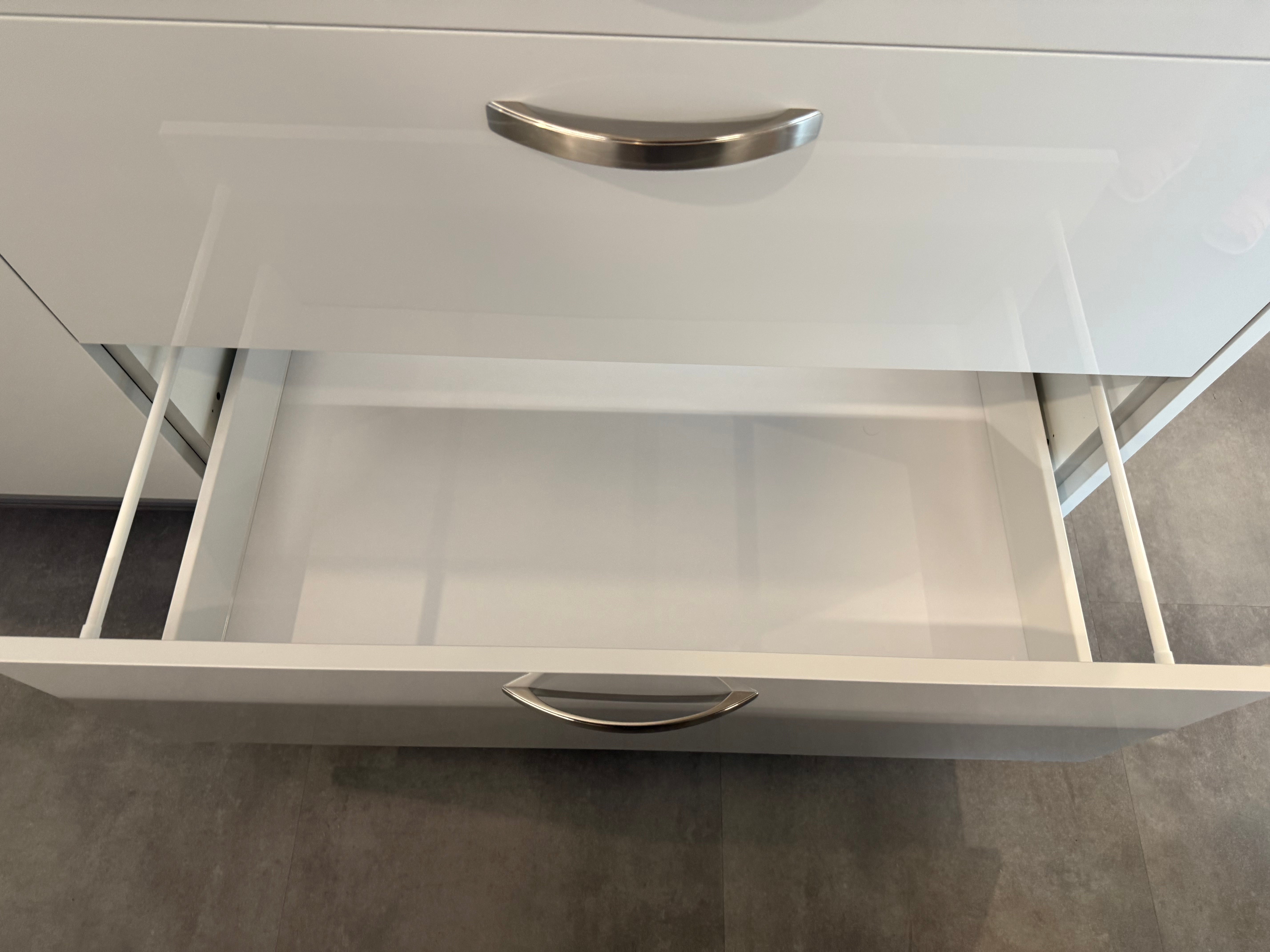 Wren Autograph Pebble Gray Gloss Kitchen with Island