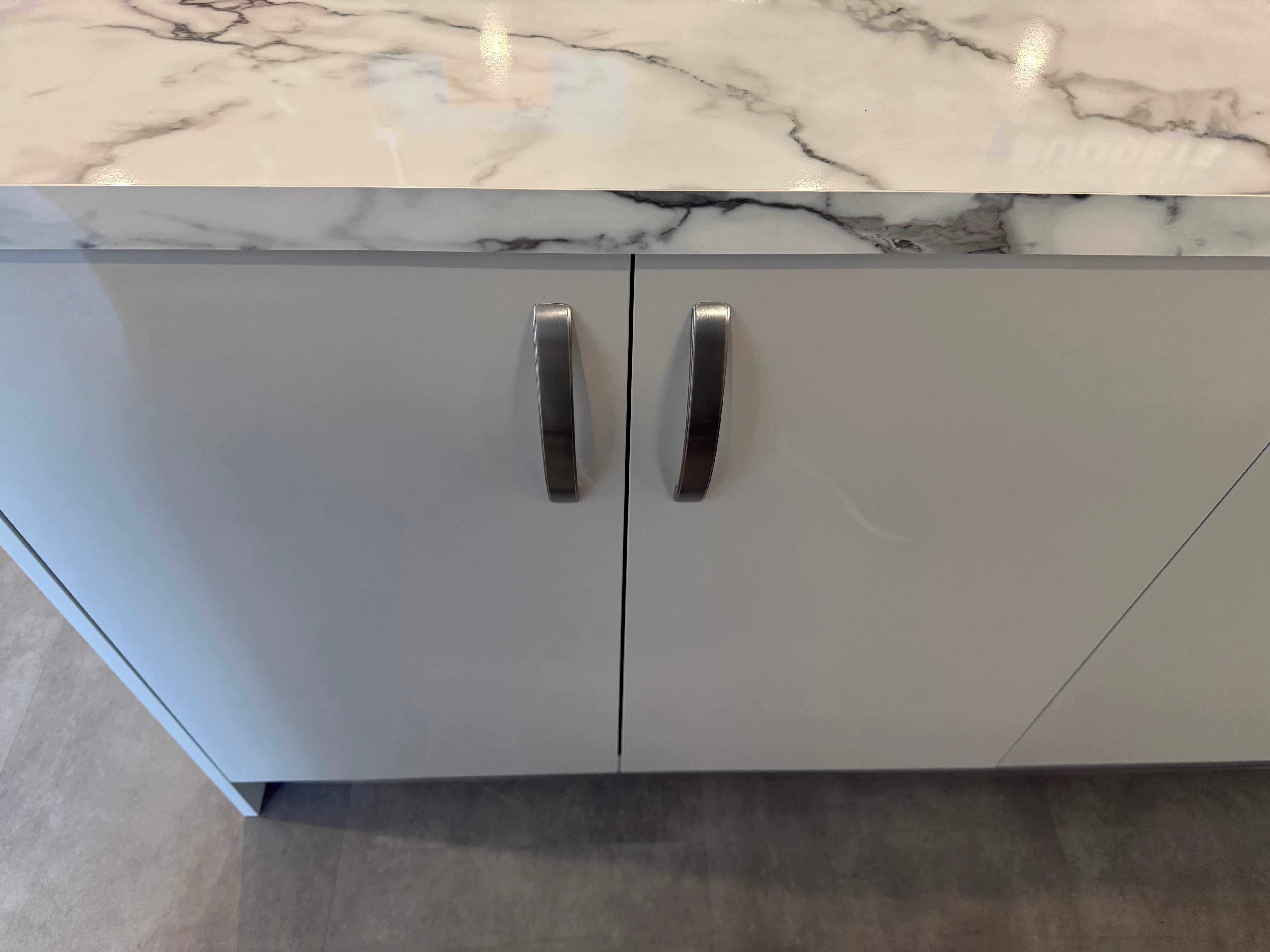 Wren Autograph Pebble Gray Gloss Kitchen with Island