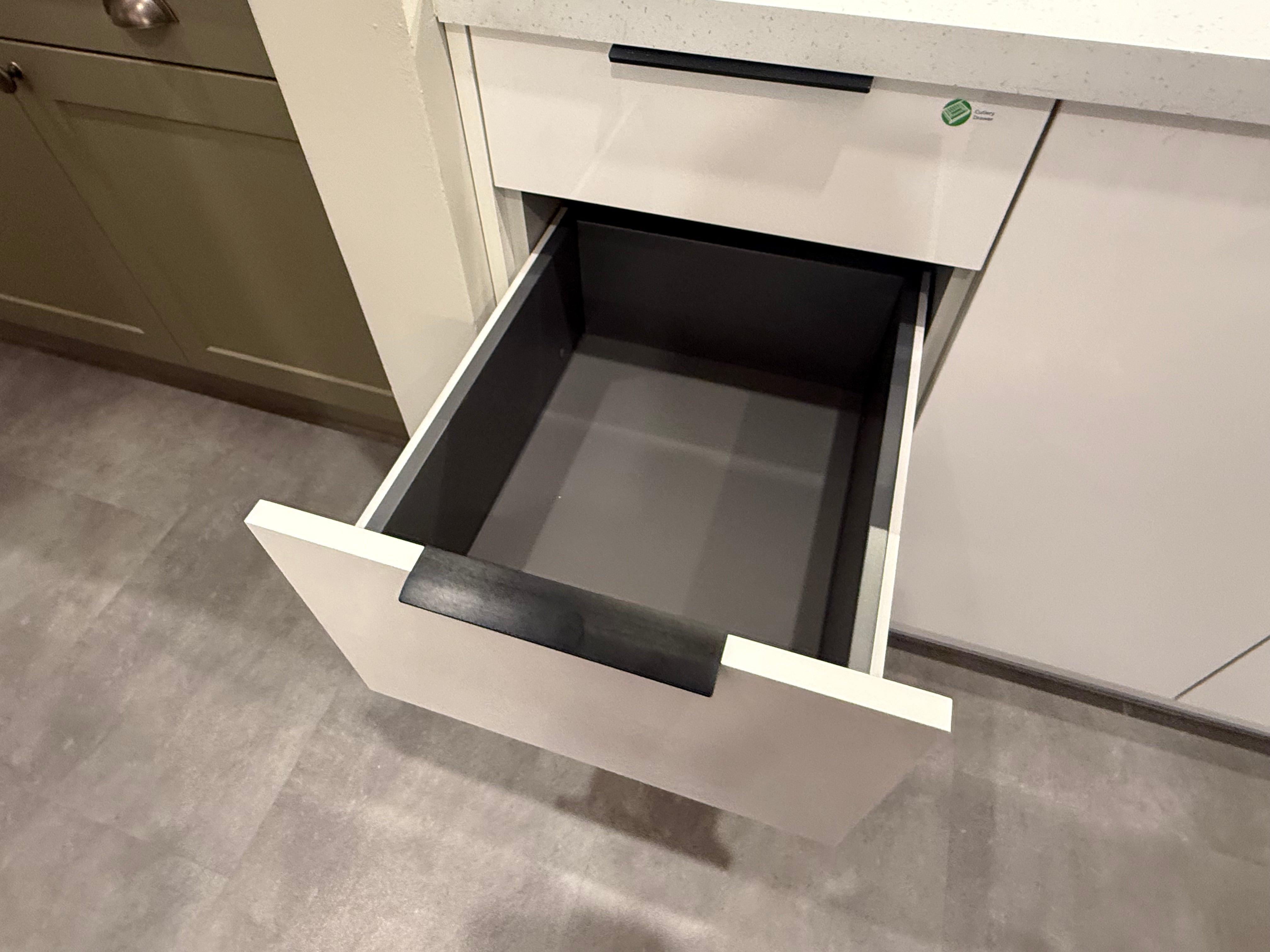 Wren Ultra Bianco Gloss Kitchen