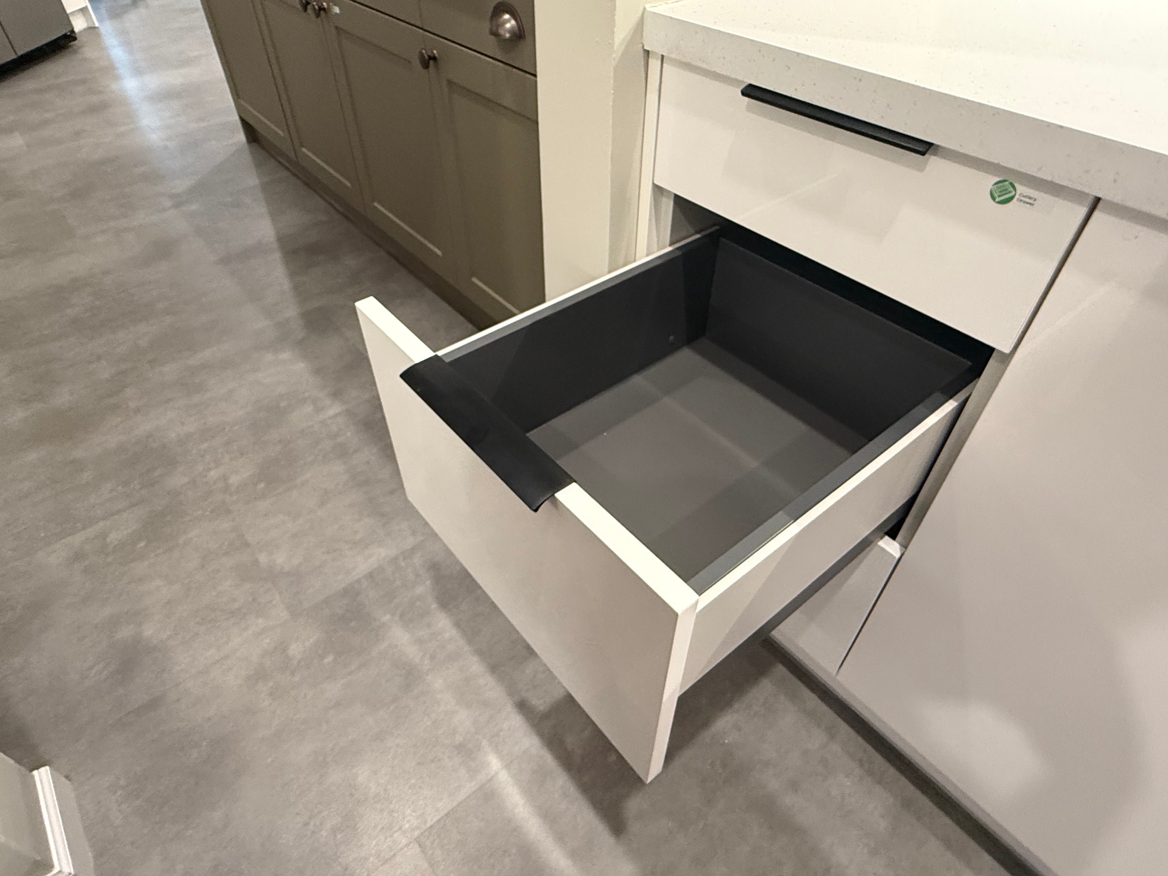 Wren Ultra Bianco Gloss Kitchen