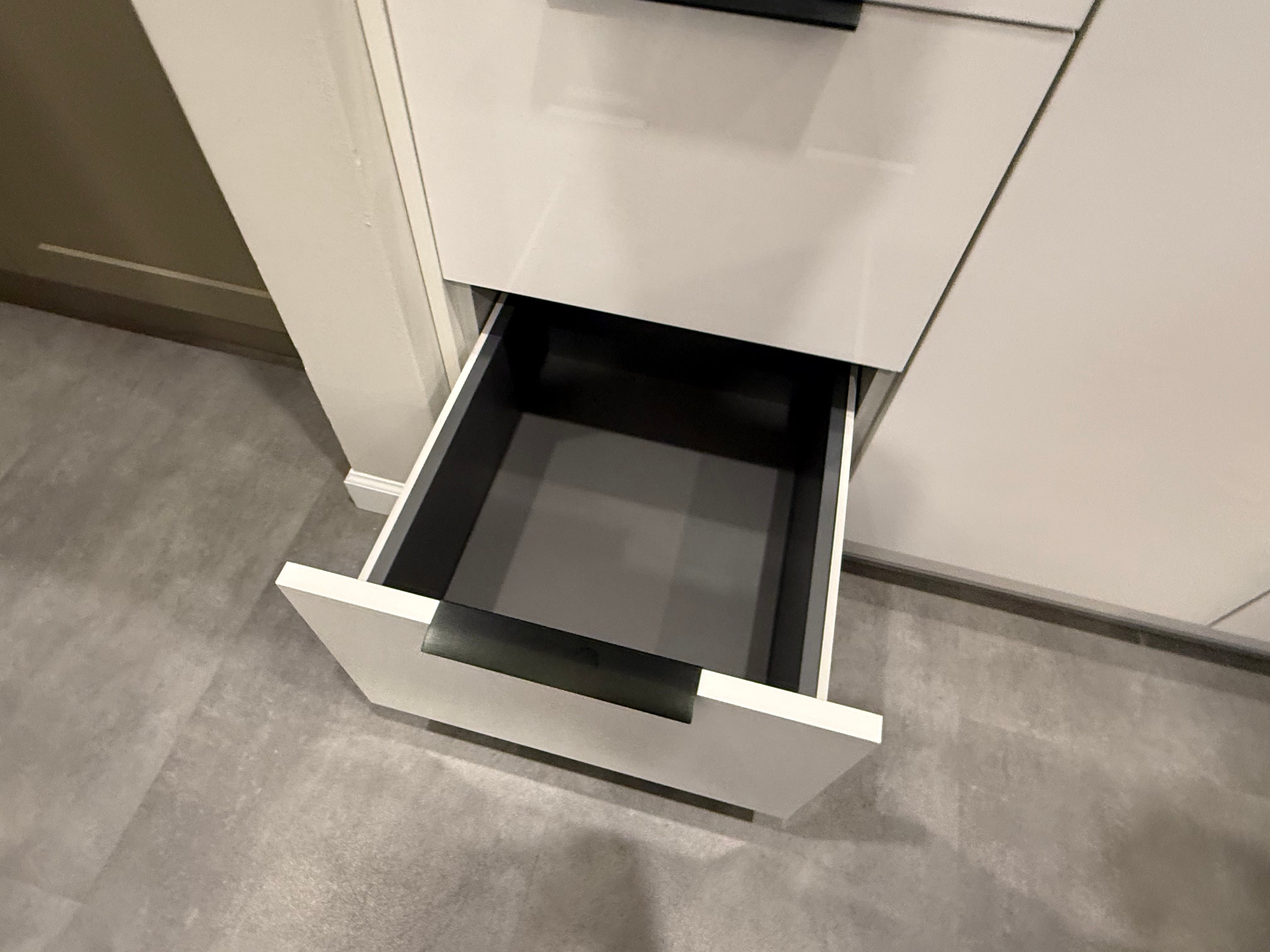 Wren Ultra Bianco Gloss Kitchen