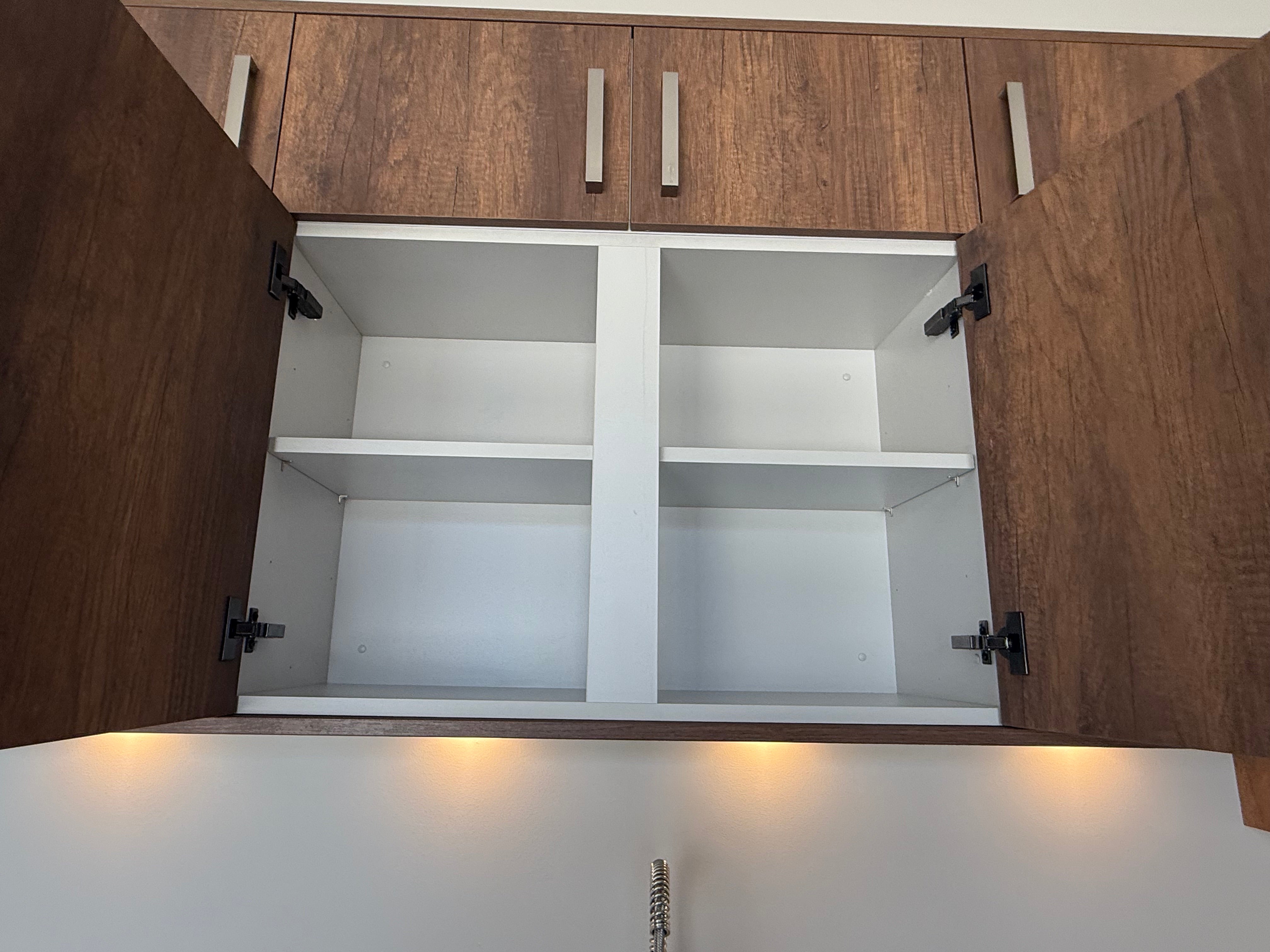Wren Ultra Eden Green Gloss & Elements Saddle Oak Matte Kitchen