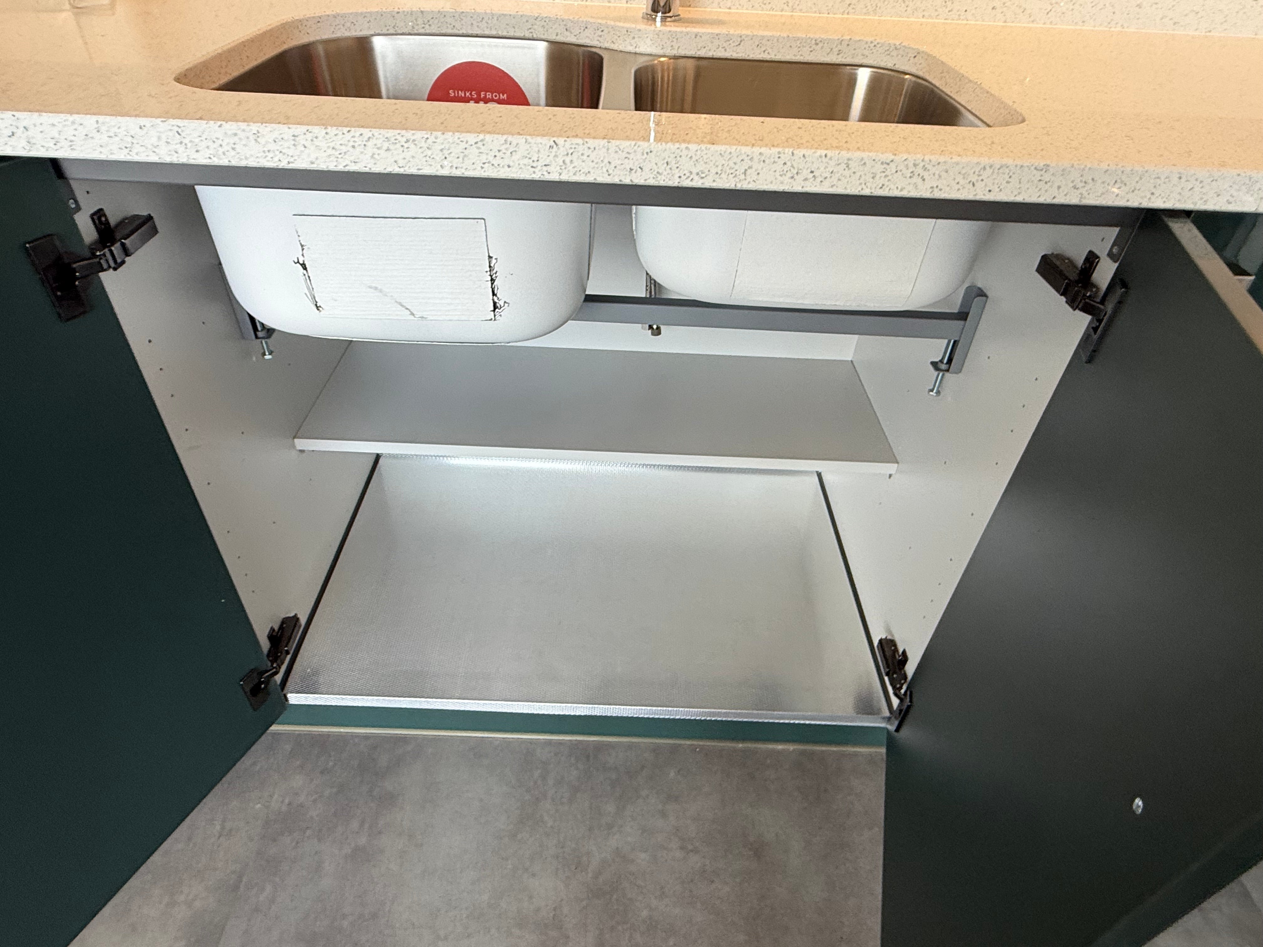 Wren Ultra Eden Green Gloss & Elements Saddle Oak Matte Kitchen