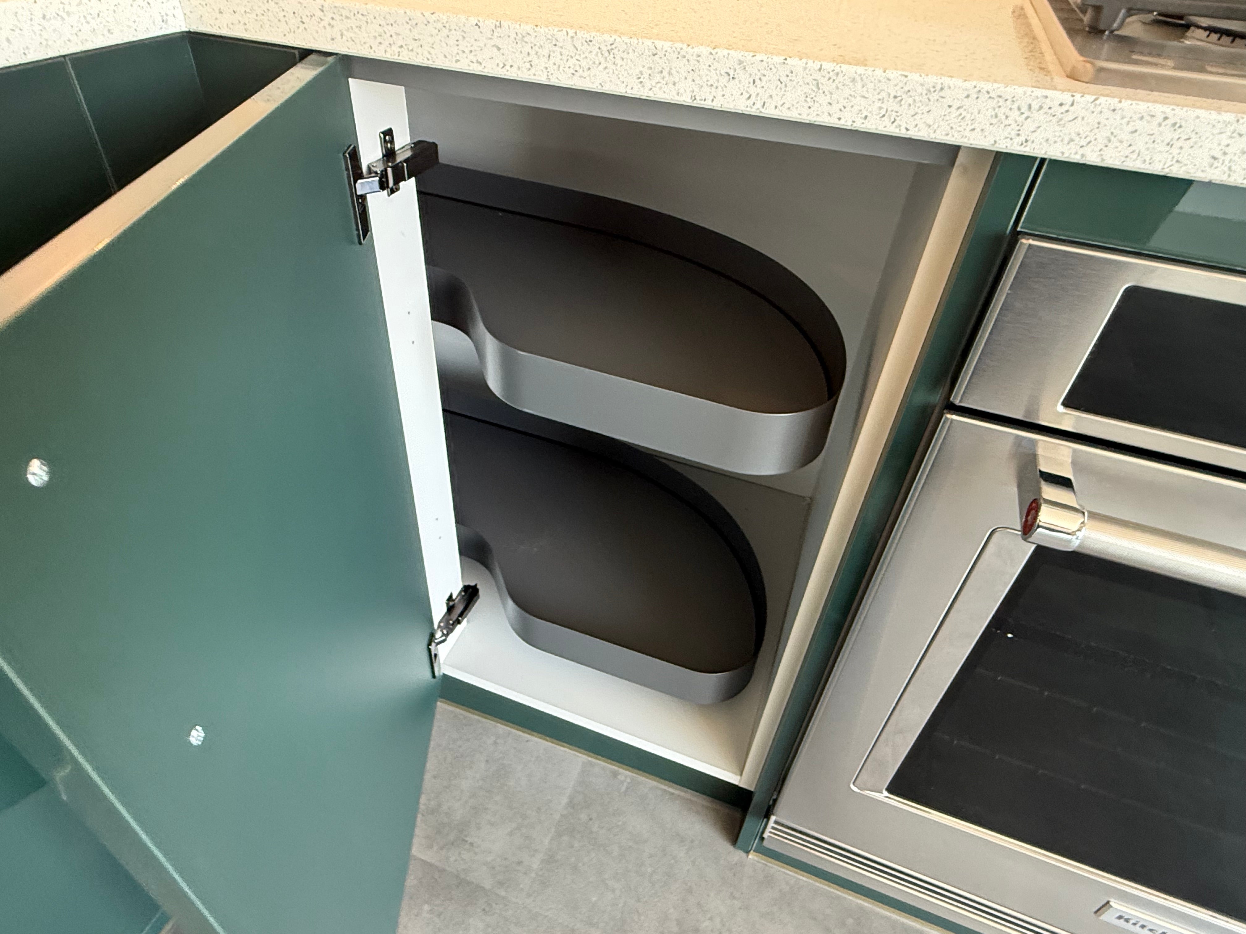 Wren Ultra Eden Green Gloss & Elements Saddle Oak Matte Kitchen