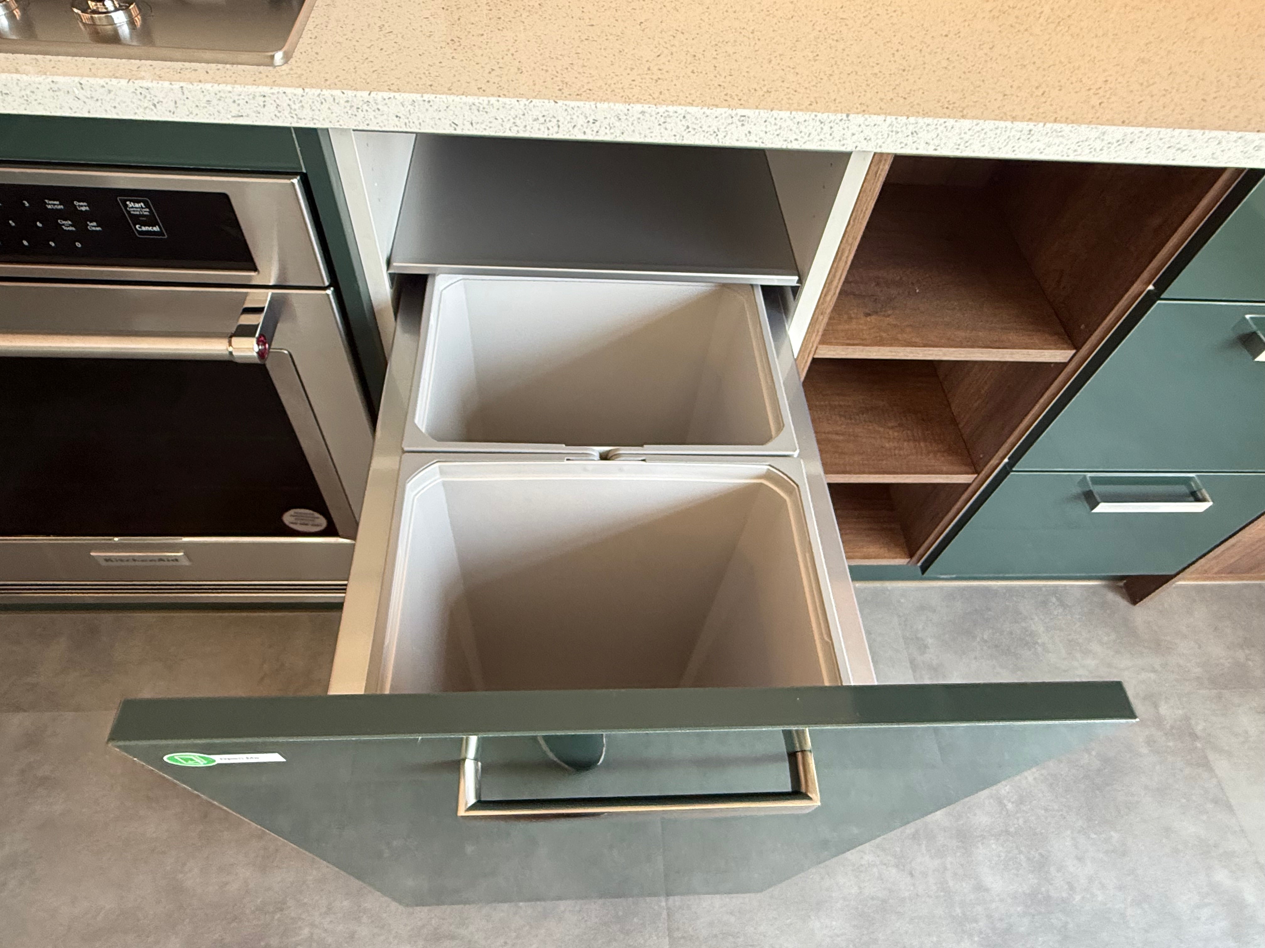 Wren Ultra Eden Green Gloss & Elements Saddle Oak Matte Kitchen